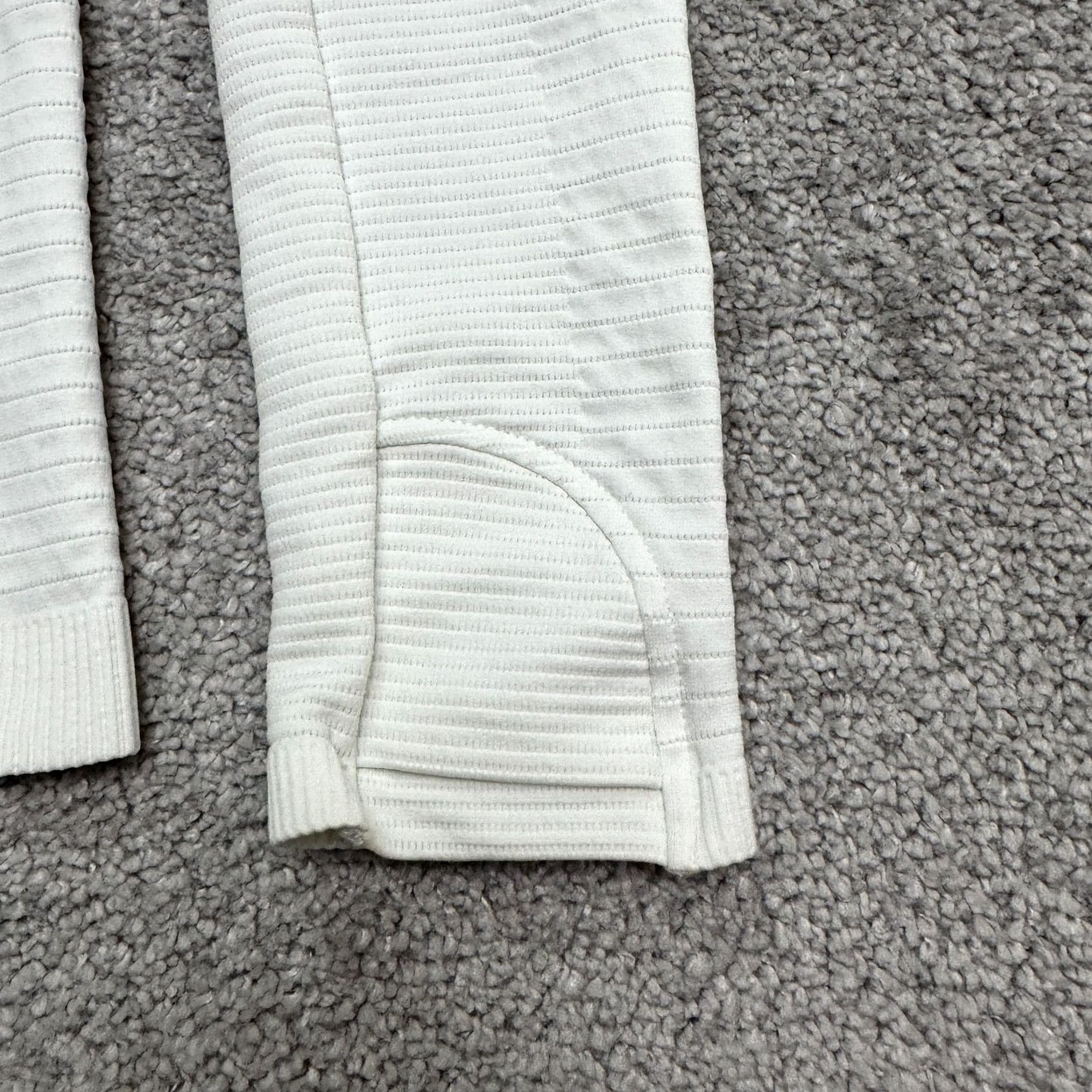 Athleta Athleta Flurry Blizzard Rib Turtleneck Seamless Base Layer Shirt Size S White Size S / US 4 / IT 40 - 4 Thumbnail