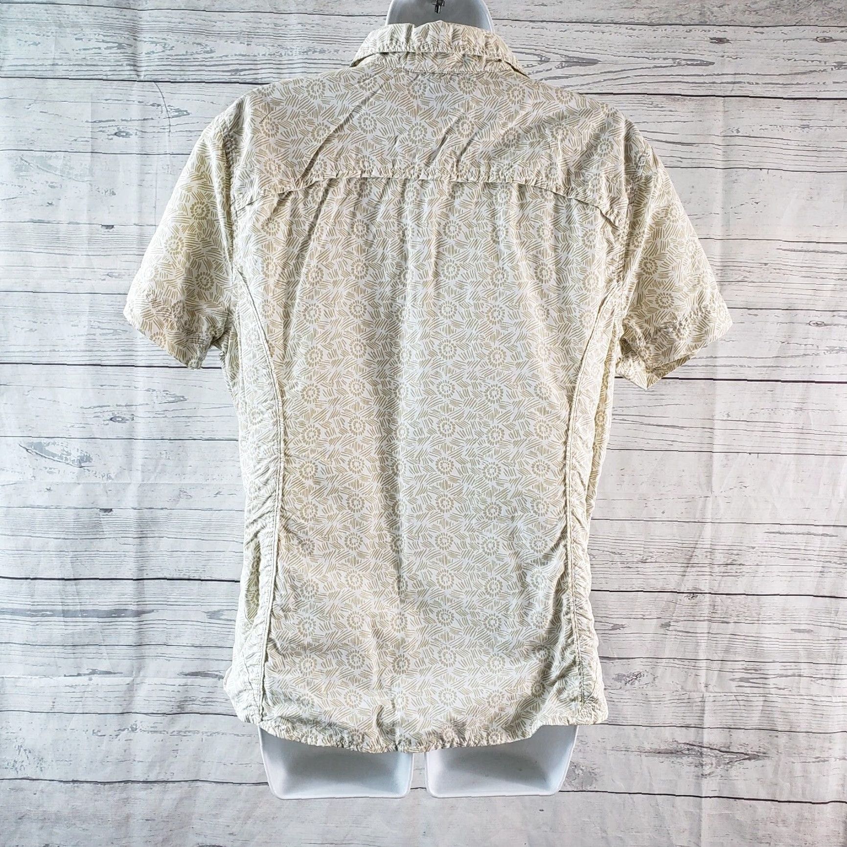 Eddie Bauer Eddie Bauer Sport Womens Button Front Shirt Sz Large Tan White Vented Nylon Shirt Short Sleeve Casual Mens Womens? Size L / US 10 / IT 46 - 5 Thumbnail