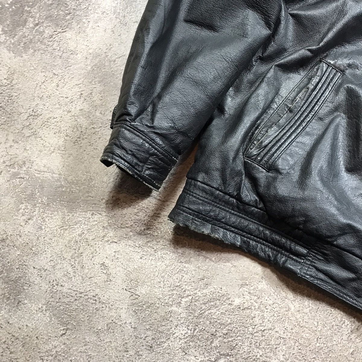Genuine Leather Vintage 90s Faded Black Bomber Jacket Streetwear Japan L Size US L / EU 52-54 / 3 - 4 Thumbnail