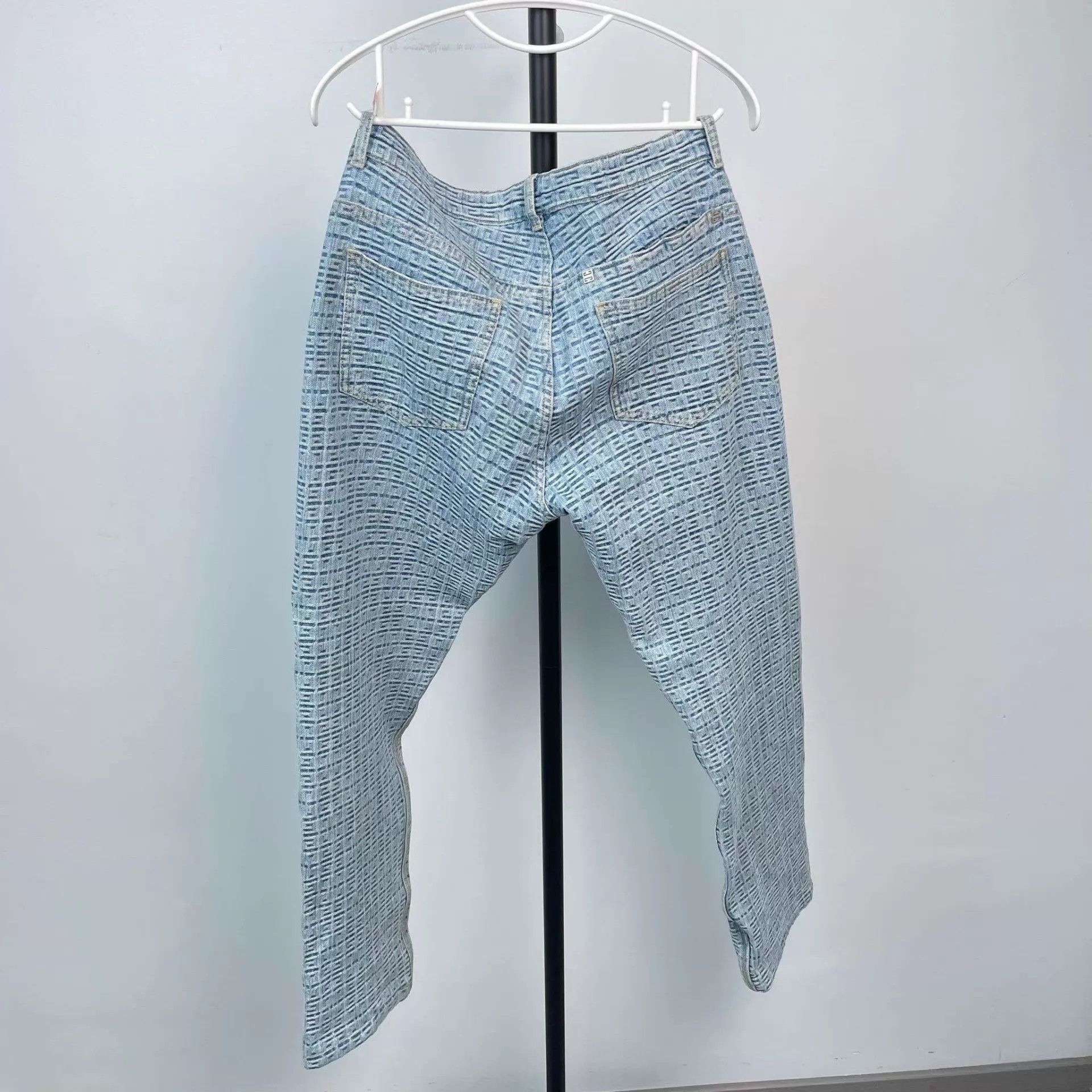 Givenchy Givenchy Light Wash Jeans 30 Size 30" / US 8 / IT 44 - 2 Thumbnail