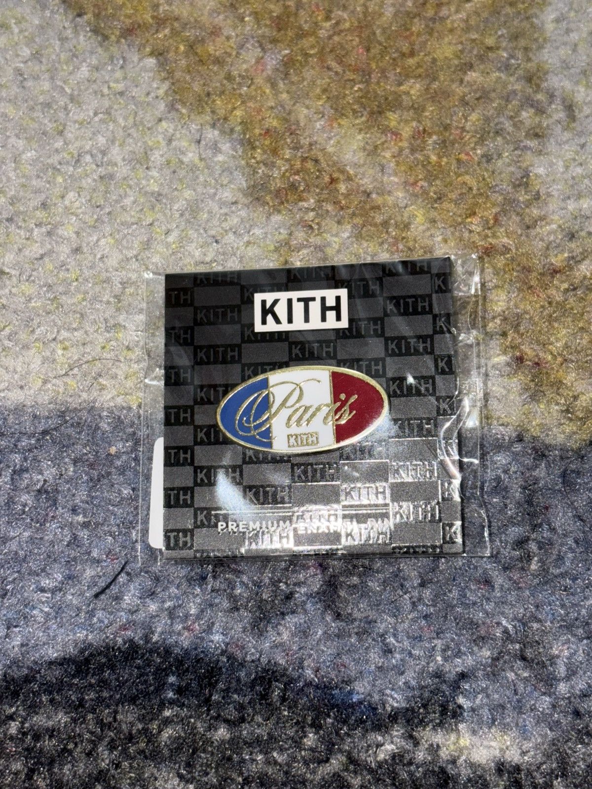 Kith Kith Paris Flag Logo Instore Exclusive Pin Size ONE SIZE - 1 Thumbnail
