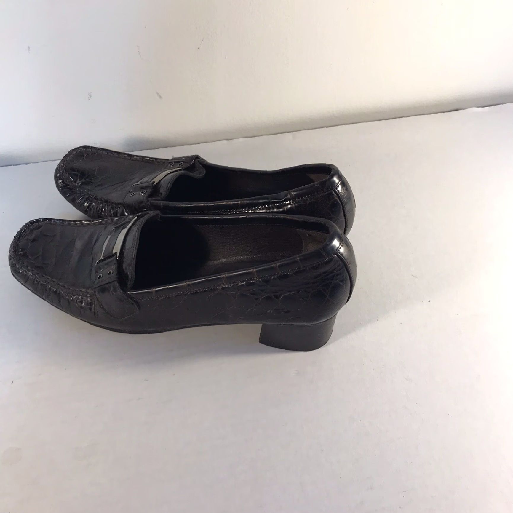 Stuart Weitzman Stuart Weitzman Brown Crackle Leather Mid Heel Loafers Womens Size 8M Size US 8 / IT 38 - 2 Thumbnail