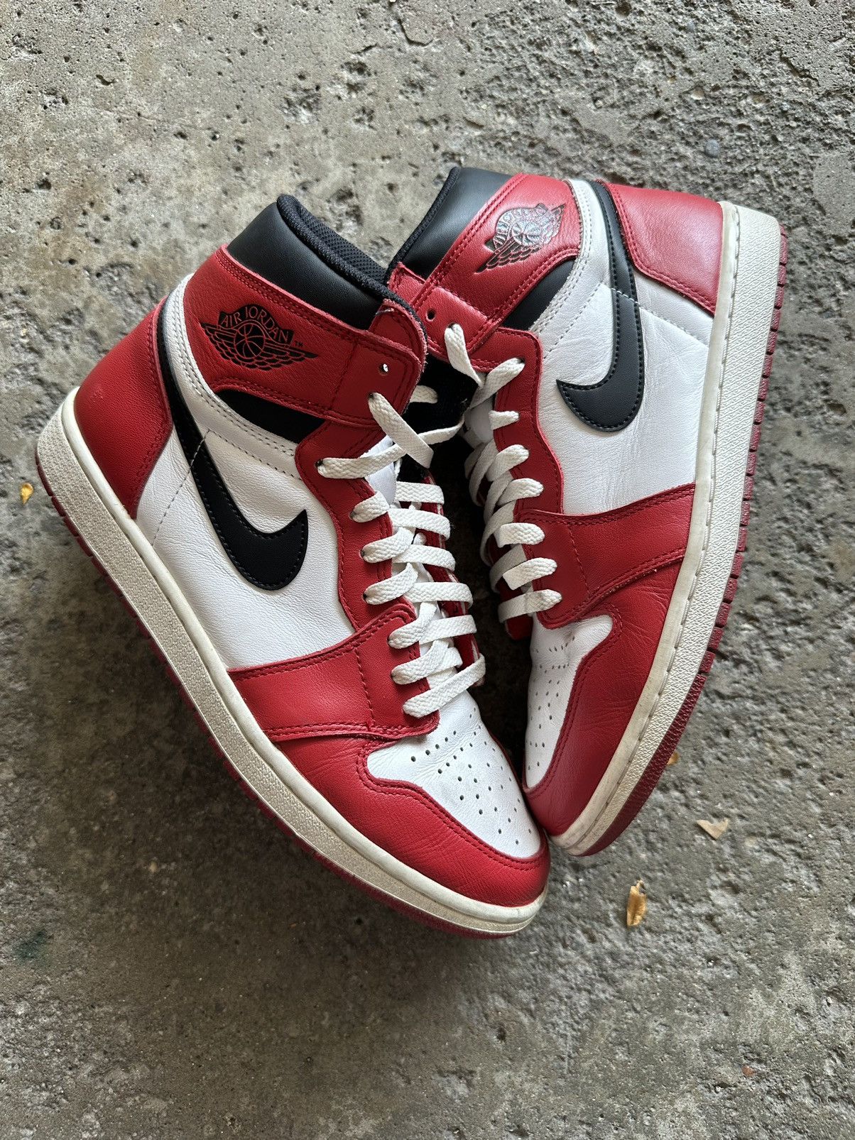 Jordan Brand Nike Air Jordan 1 Retro OG Chicago 2015 size 10.5 Size US 10.5 / EU 43-44 - 1 Thumbnail