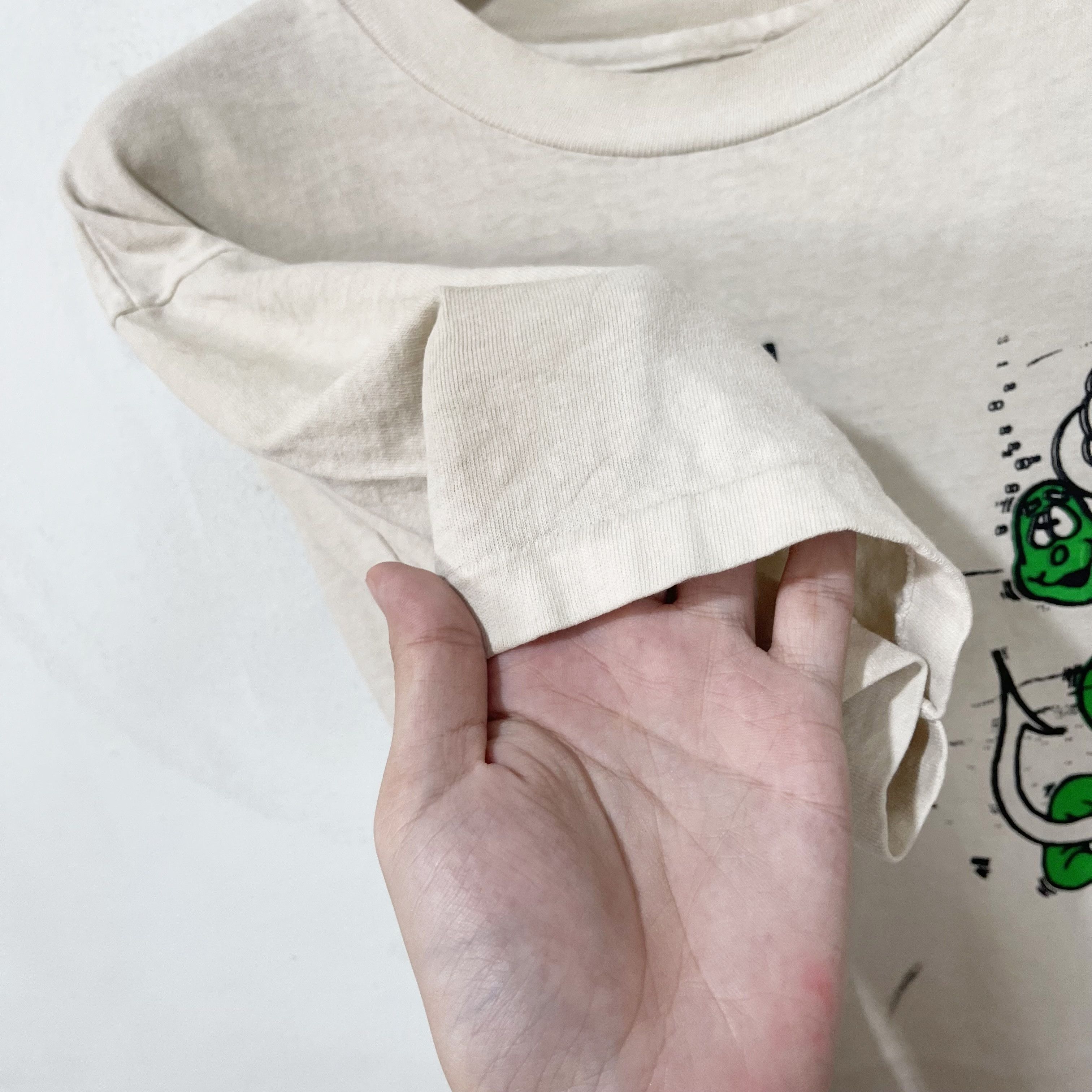 Vintage Vintage 90s “It’s How You Wiggle Your Worm” Fishing T-Shirt Size US L / EU 52-54 / 3 - 4 Thumbnail
