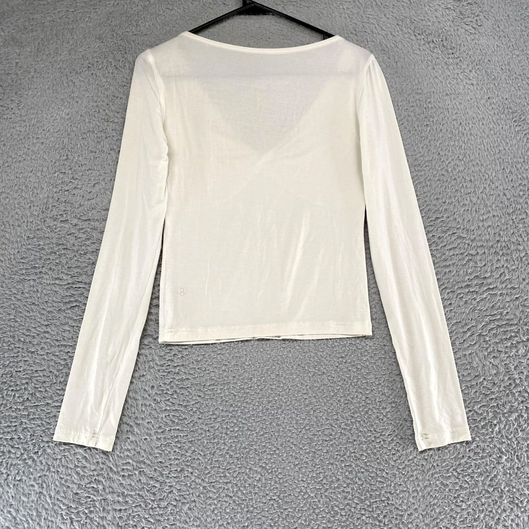 Lululemon Lululemon Shirt Womens S 6/8 Modal Silk V-Neck Long Sleeve Yoga Balletcore White Shirt T-Shirt Pullover Slim Regular Casual Size S / US 4 / IT 40 - 7 Thumbnail