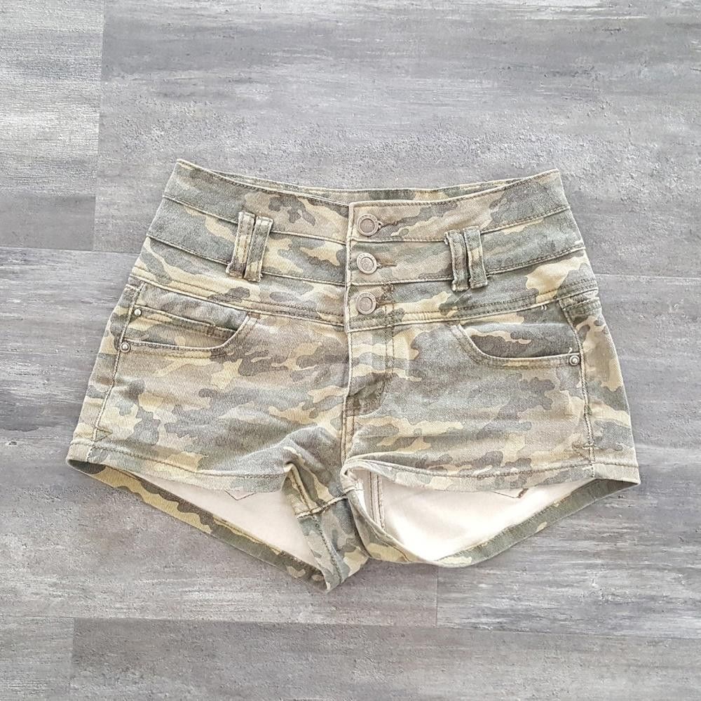 Designer Camo Faded Kiss High Waisted Short Size 30" / US 8 / IT 44 - 1 Thumbnail