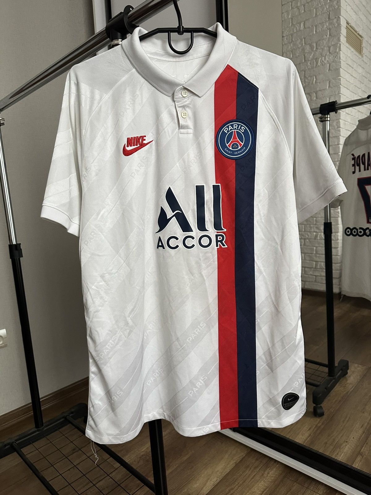 Nike 2019/2020 Nike Paris Saint Germain PSG Mbappe Soccer Jersey Size US L / EU 52-54 / 3 - 6 Thumbnail