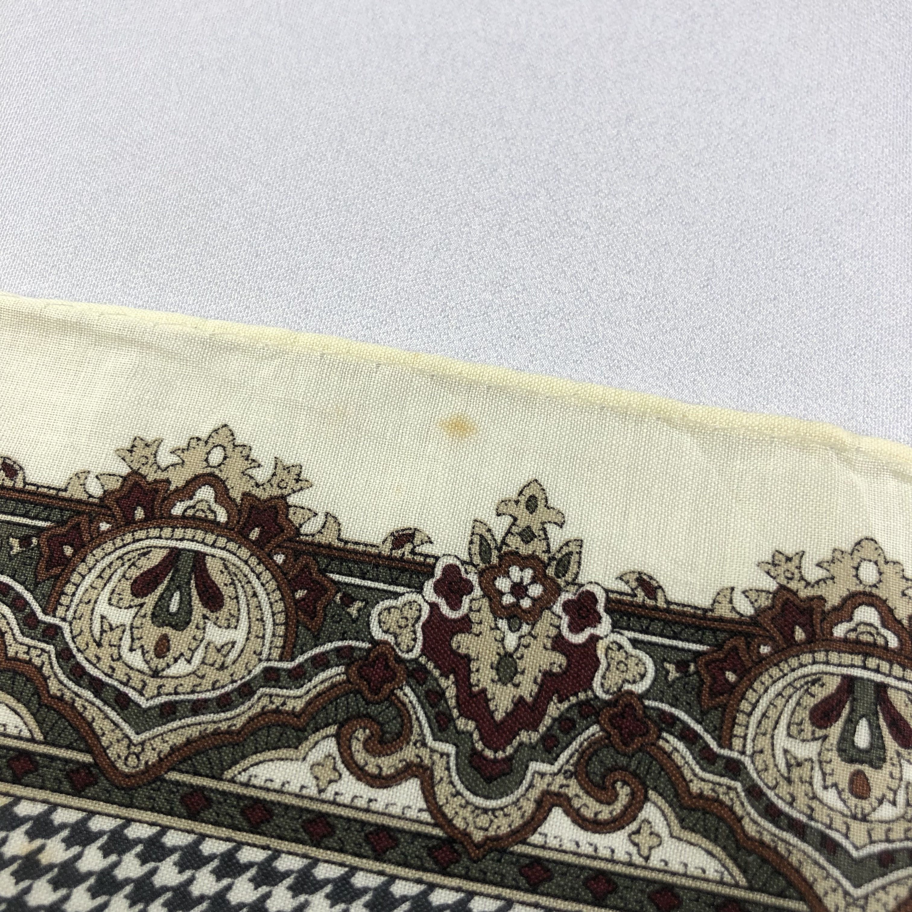 Yves Saint Laurent YSL Paisley Handkerchief Neckerchief Bandana H1766 Size ONE SIZE - 11 Thumbnail