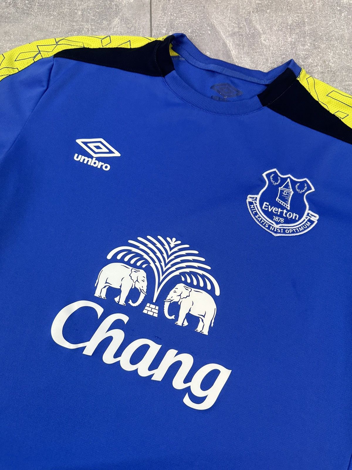 Umbro Men’s Umbro Everton home soccer jersey Size US M / EU 48-50 / 2 - 4 Thumbnail