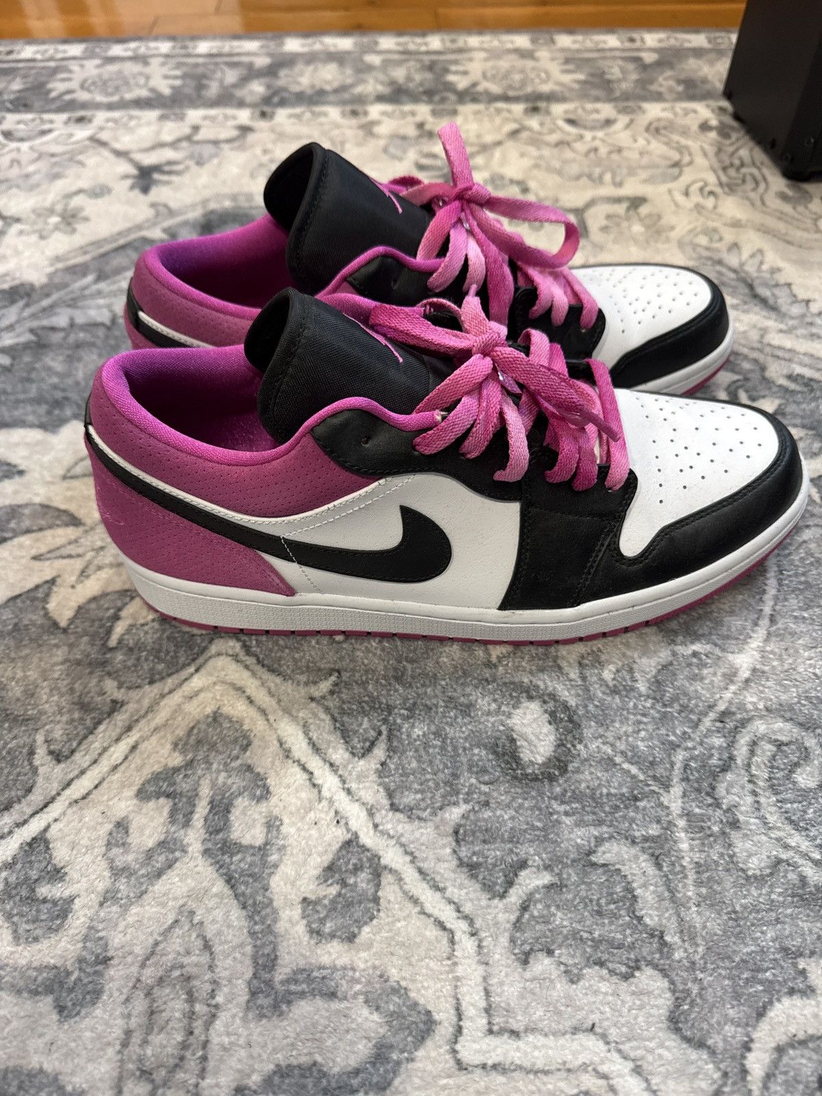 Jordan Brand Air Jordan 1 Low SE 'Fuchsia (Pink) Size US 11 / EU 44 - 1 Thumbnail