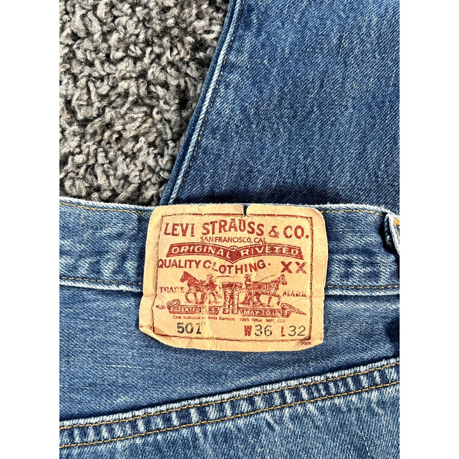 Levi's VINTAGE Levi's 501 Jeans Mens Regular 36x32 Blue Denim Straight 5-Pocket USA Cowboy 90s Mens Size US 36 / EU 52 - 7 Thumbnail