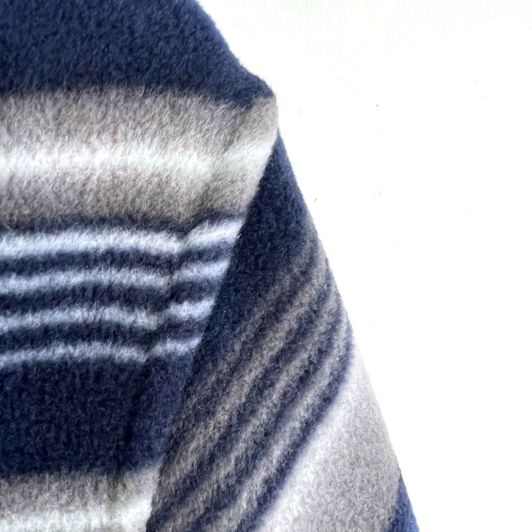 Vintage Southern Grit Sweatshirt Mens Striped Tundra Fleece Badlands Blue NWT Size S Size US S / EU 44-46 / 1 - 5 Thumbnail
