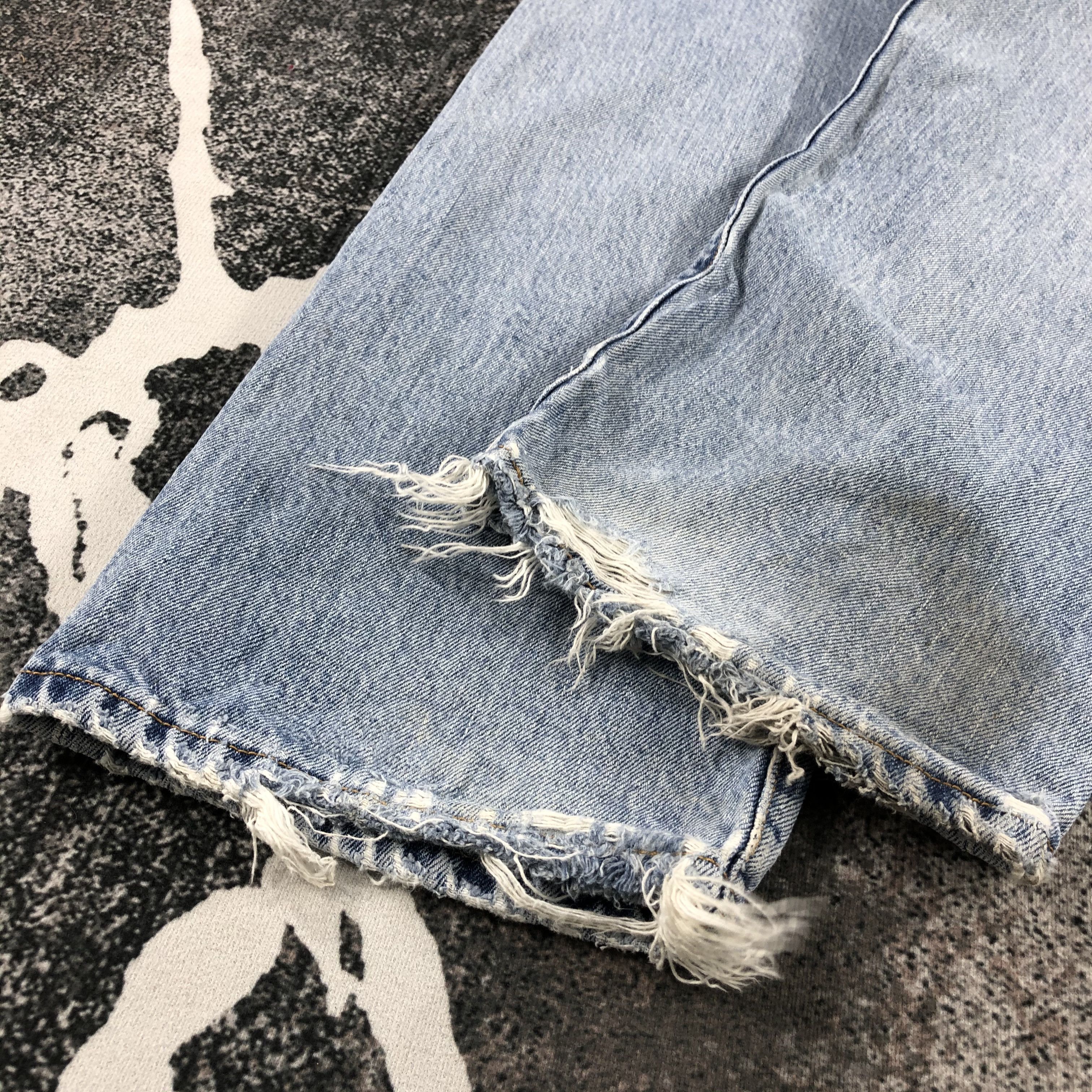 Levi's Vintage Levi's 501 Jeans Distress Medium Wash Denim KJ863 Size US 33 - 6 Thumbnail