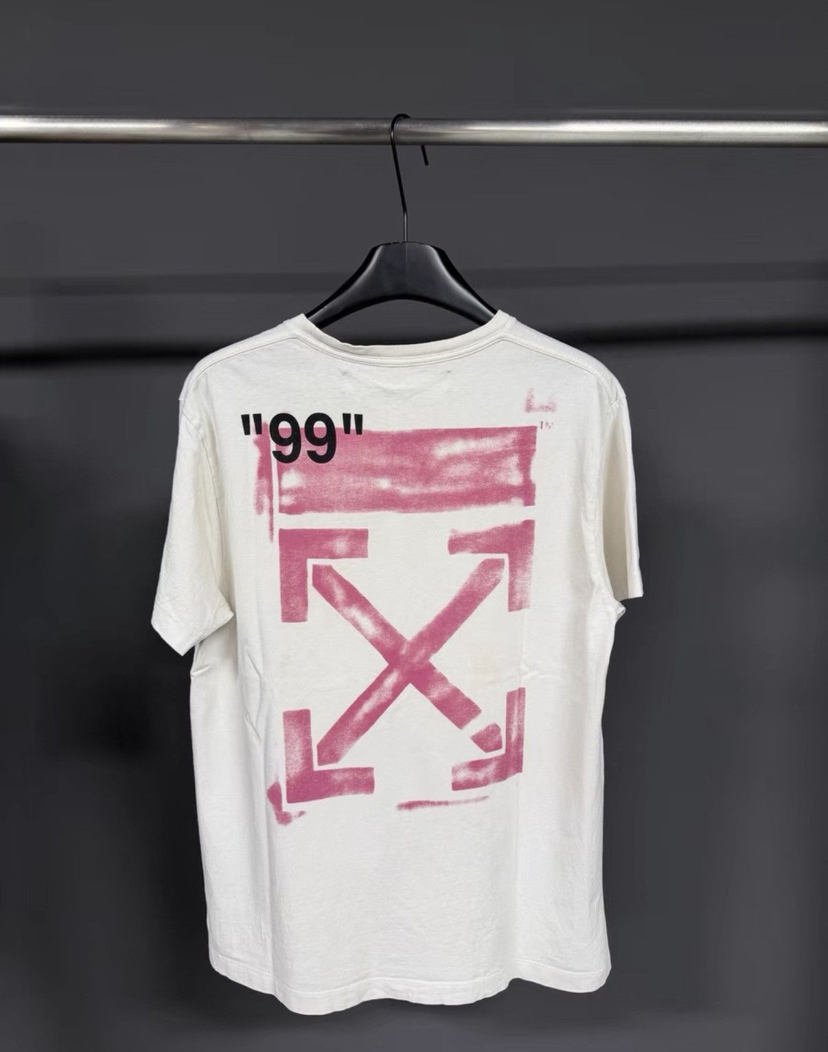 Off-White OFF-WHITE FW20 Pink Arrow Back-Print T-shirt Size US XXS / EU 40 - 2 Thumbnail