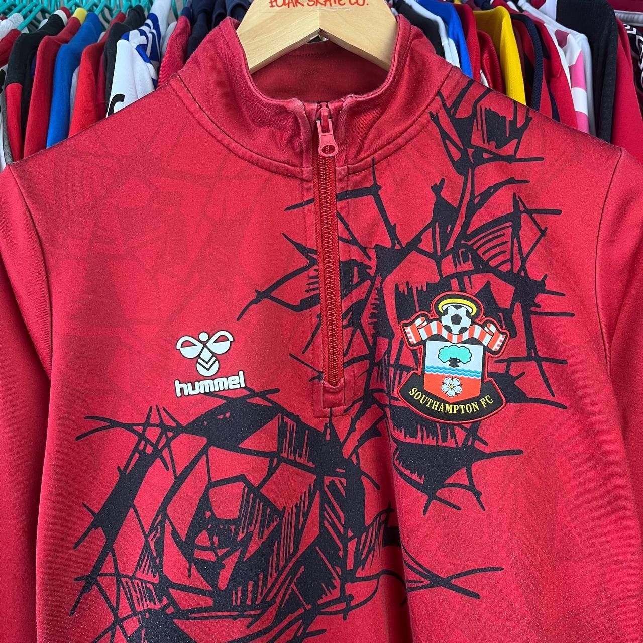 Hummel Southampton 2023/2024 Football Soccer Training Top Jersey Size US S / EU 44-46 / 1 - 3 Thumbnail