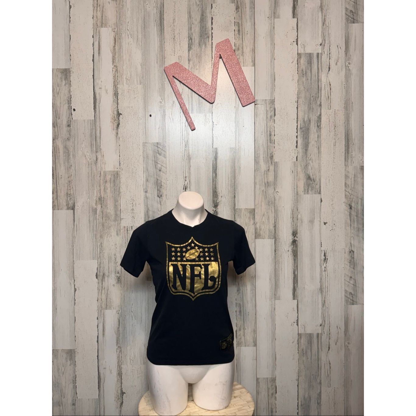 NFL NFL Black Gold Logo Graphic T-Shirt | Women’s Medium Footbal Size M / US 6-8 / IT 42-44 - 1 Thumbnail