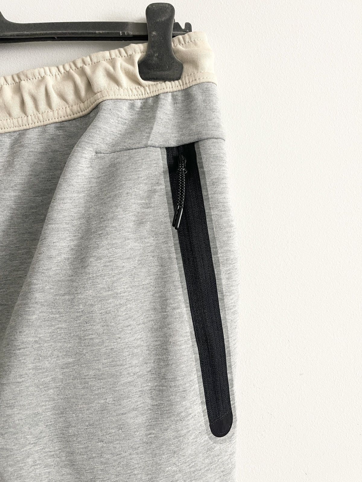 Nike STEAL! 2000s Nike Tech Fleece Classic Logo Sweatpants Size US 38 / EU 54 - 6 Thumbnail