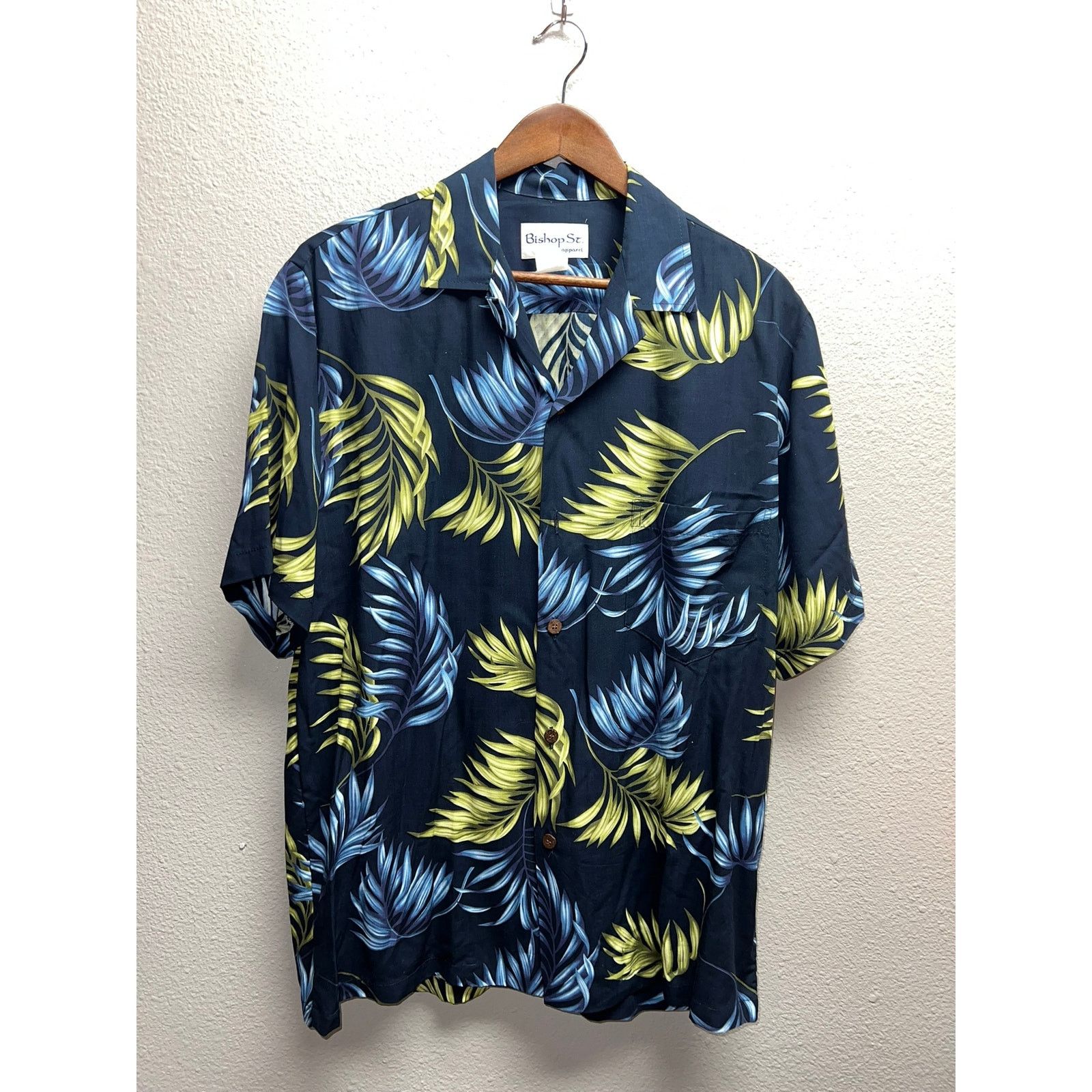 Other Vintage Bishop St. Button Down Shirt Blue Hawaii Floral Tee Size US M / EU 48-50 / 2 - 1 Thumbnail