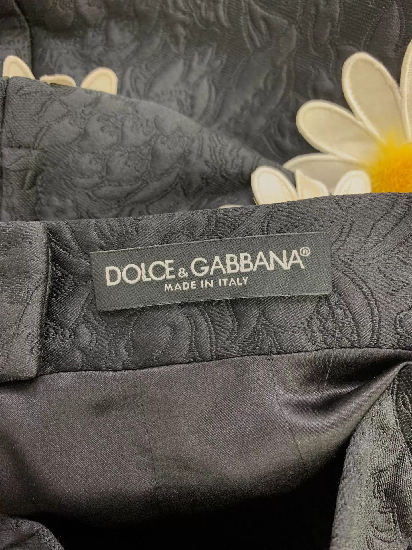 Dolce & Gabbana DG 3D embossed floral crystal skirt 38 new Size 26" / US 2 / IT 38 - 5 Thumbnail