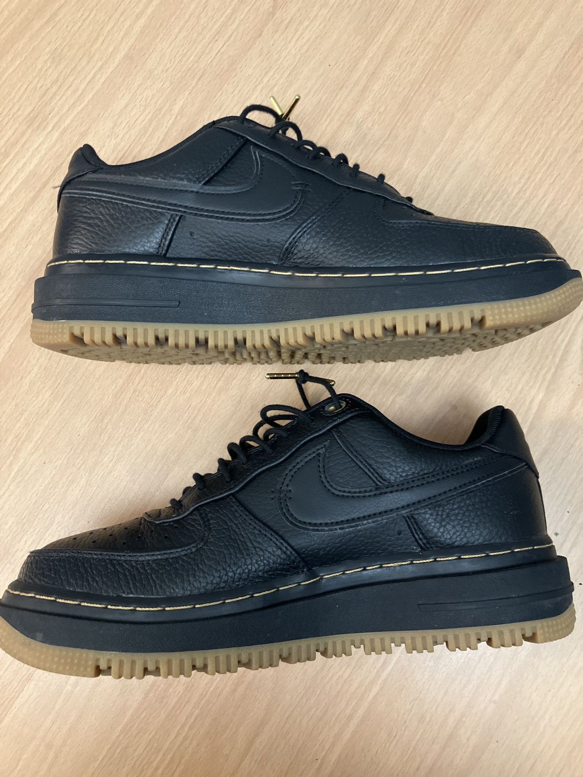 Nike Air Force 1 Luxe ‘Black Gum’ Size US 9 / EU 42 - 2 Thumbnail