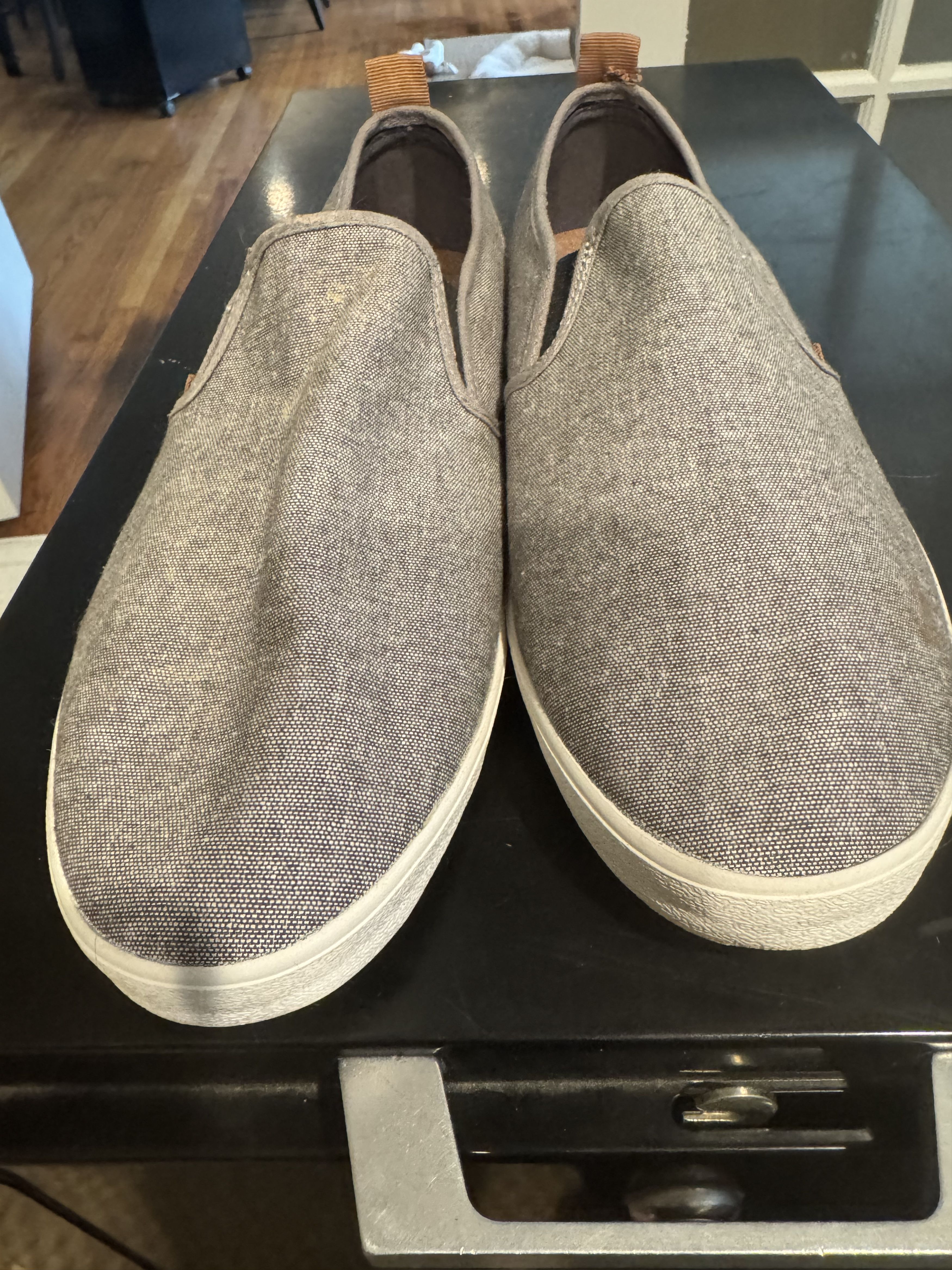 H&M H&M canvas slip on shoes Size US 9.5 / EU 42-43 - 1 Thumbnail