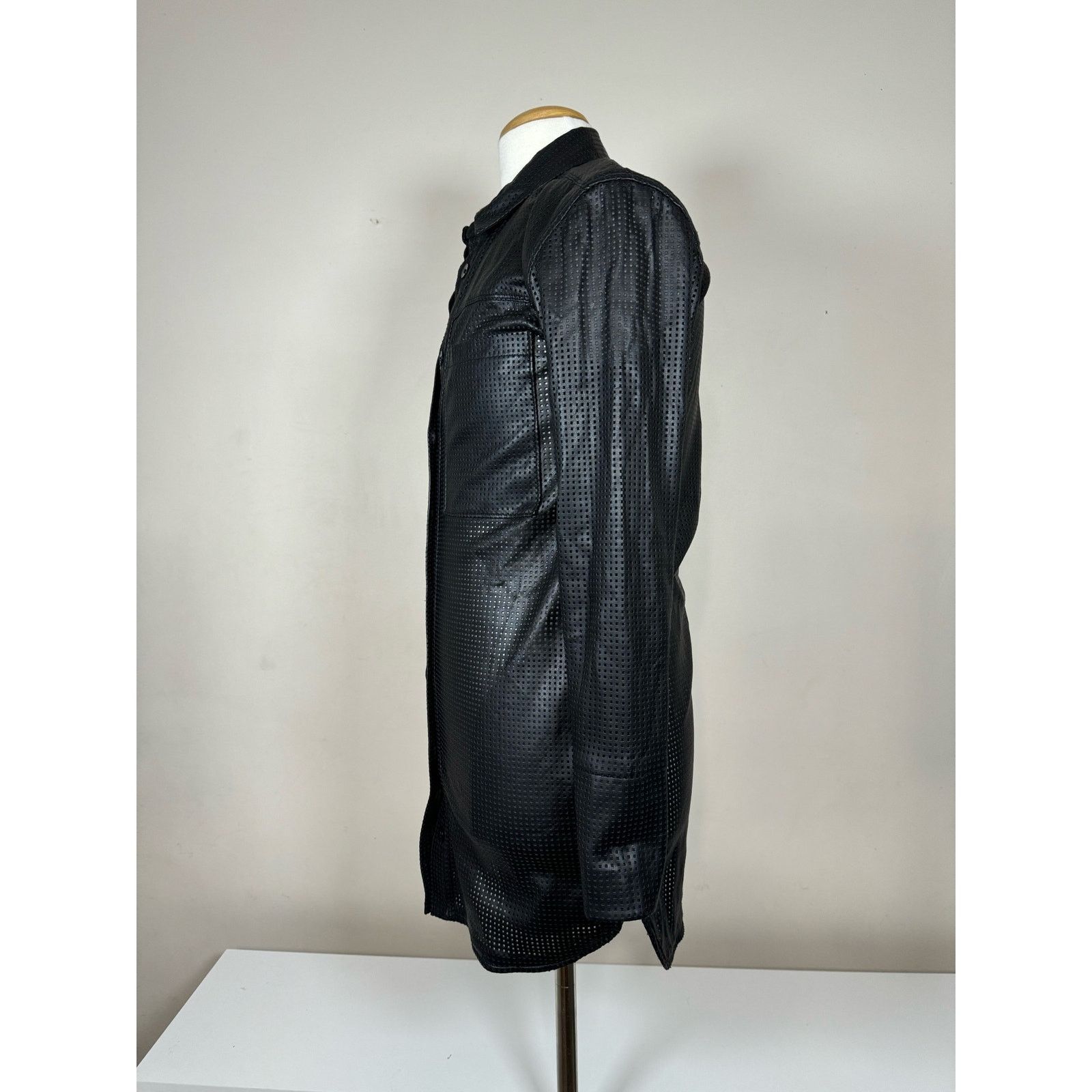 Good American Good American Nylon Button Up Blouse Black Women’s Size 1 Size XS / US 0-2 / IT 36-38 - 2 Thumbnail
