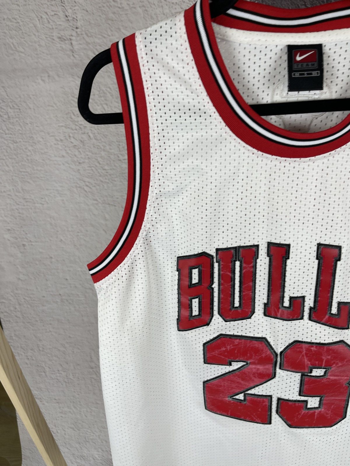 NBA Vintage Nike Chicago Bulls #23 Michael Jordan NBA jersey Size US S / EU 44-46 / 1 - 8 Thumbnail