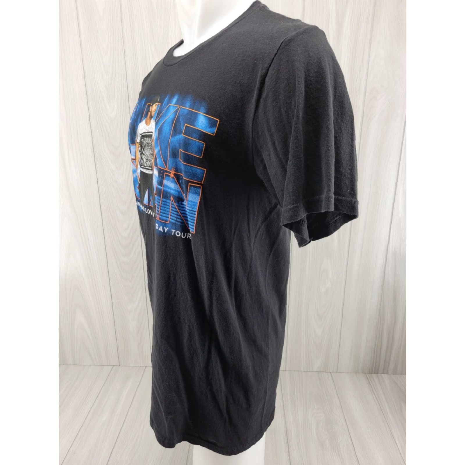 Vintage VINTAGE LUKE BRYAN Live 2017 Hunting Fishing and Loving Every Day Tour Concert T-Shirt L Men Black Short Sleeve Gender Mens Size US L / EU 52-54 / 3 - 3 Thumbnail