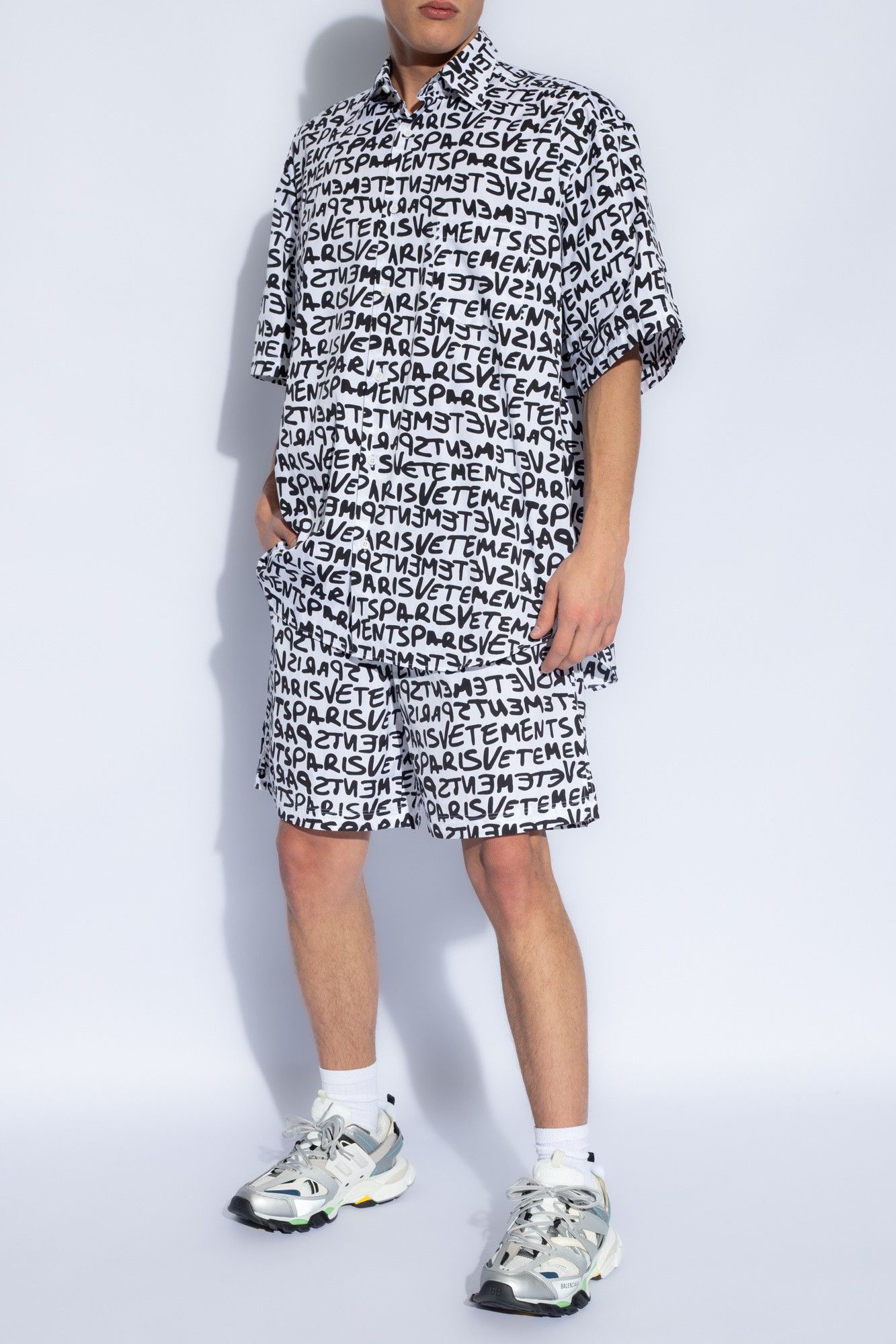 Vetements White All Over Grafitti Logo Oversized Short Sleeve Shirt Size XS / US 0-2 / IT 36-38 - 3 Thumbnail