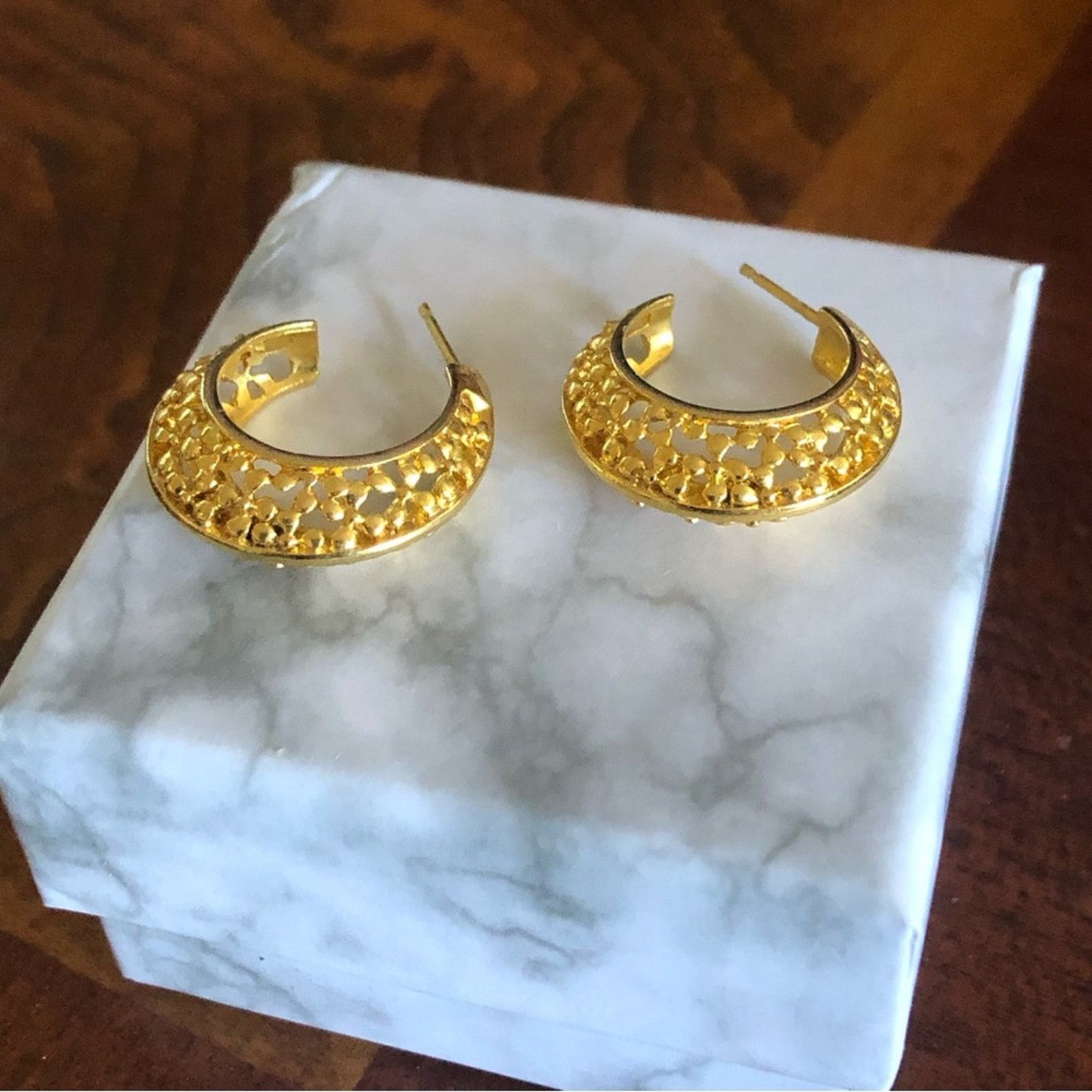 Vintage Vintage 80s shiny gold plated open filigree hoop earring Size ONE SIZE - 1 Thumbnail