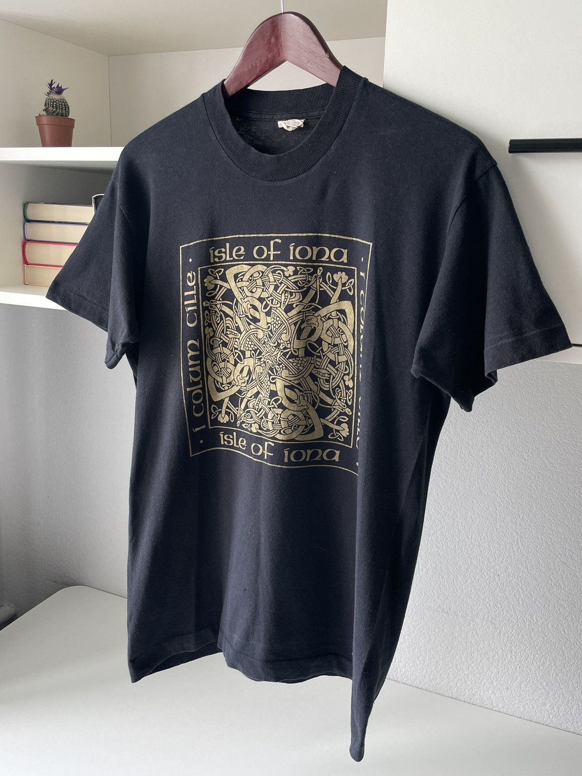 Vintage Vintage 90’s Isle Of Iona T-Shirt I Colum Cille VERY RARE Size US M / EU 48-50 / 2 - 4 Thumbnail