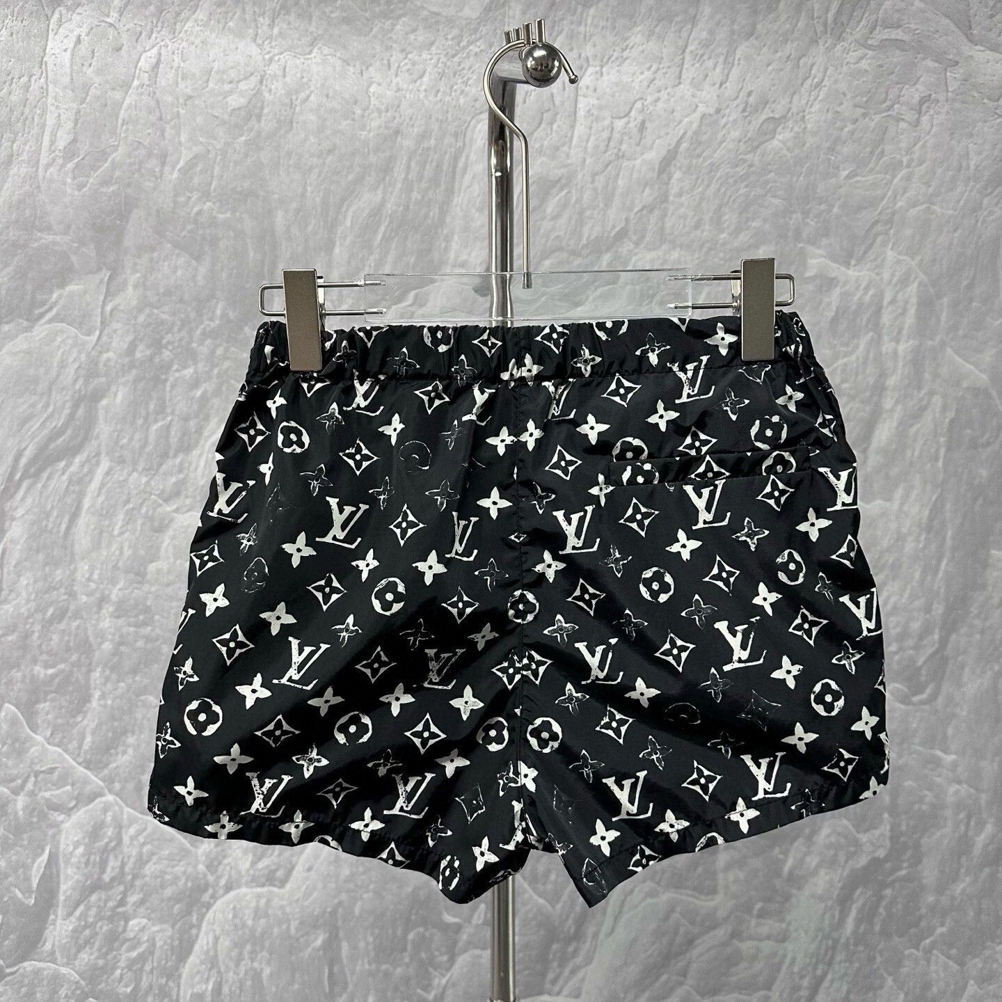 Louis Vuitton Louis Vuitton Distressed All-Over Jacquard Shorts Size US 34 / EU 50 - 4 Thumbnail