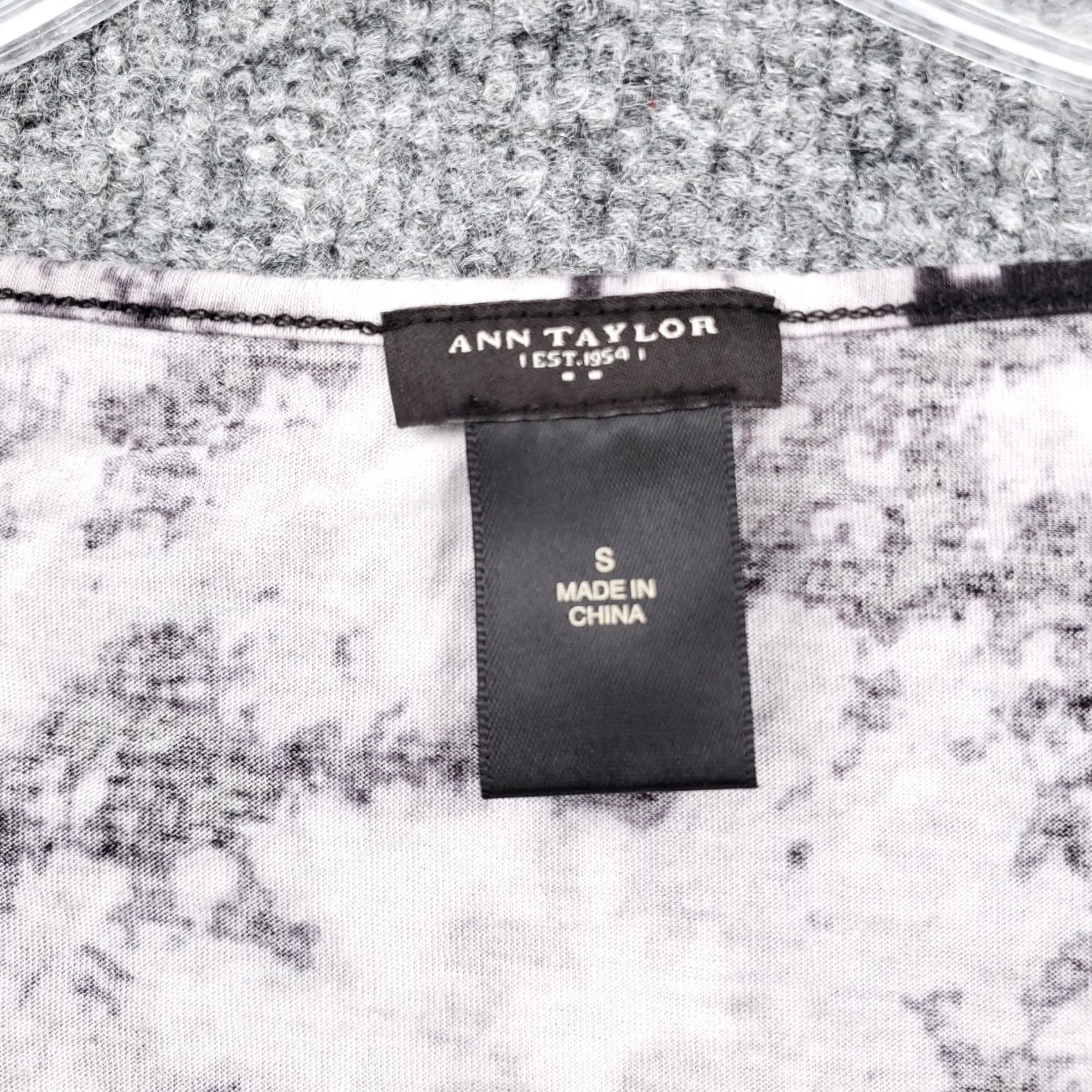 Ann Taylor Ann Taylor Womens Small White Black Tie Dye Short Sleeve Top Cotton Size S / US 4 / IT 40 - 3 Thumbnail