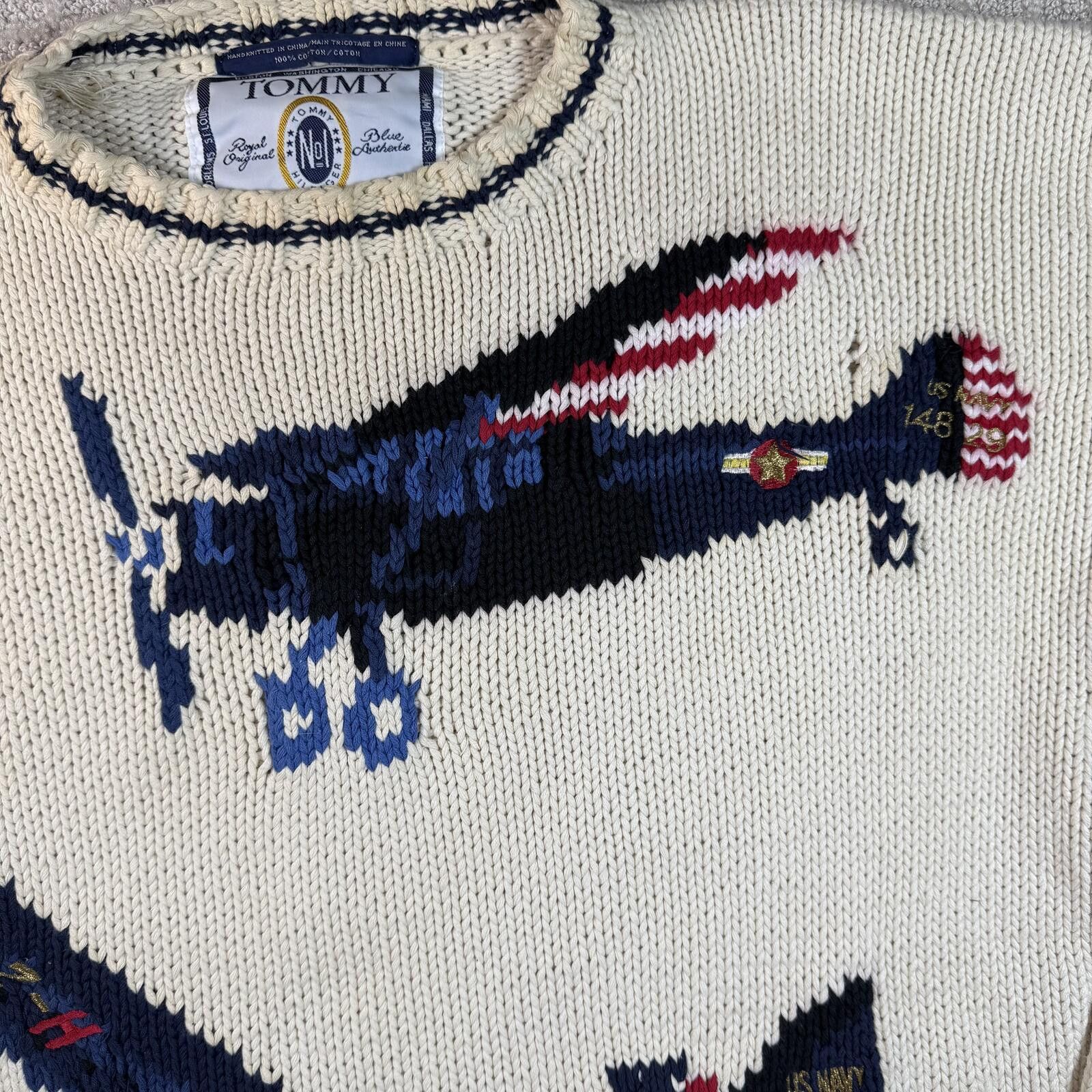 Tommy Hilfiger Vintage Tommy Hilfiger Navy Plane Knit Sweater L Size US L / EU 52-54 / 3 - 3 Thumbnail