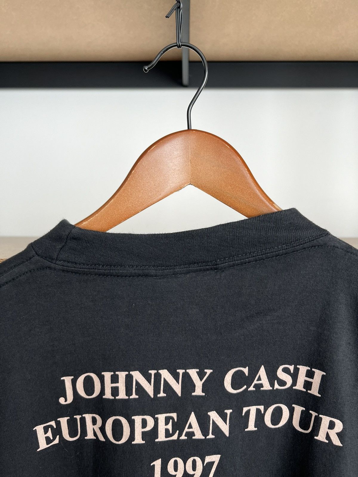 Band Tees Vintage 1997 Johnny Cash European Tour Black T-shirt Size US XL / EU 56 / 4 - 13 Thumbnail