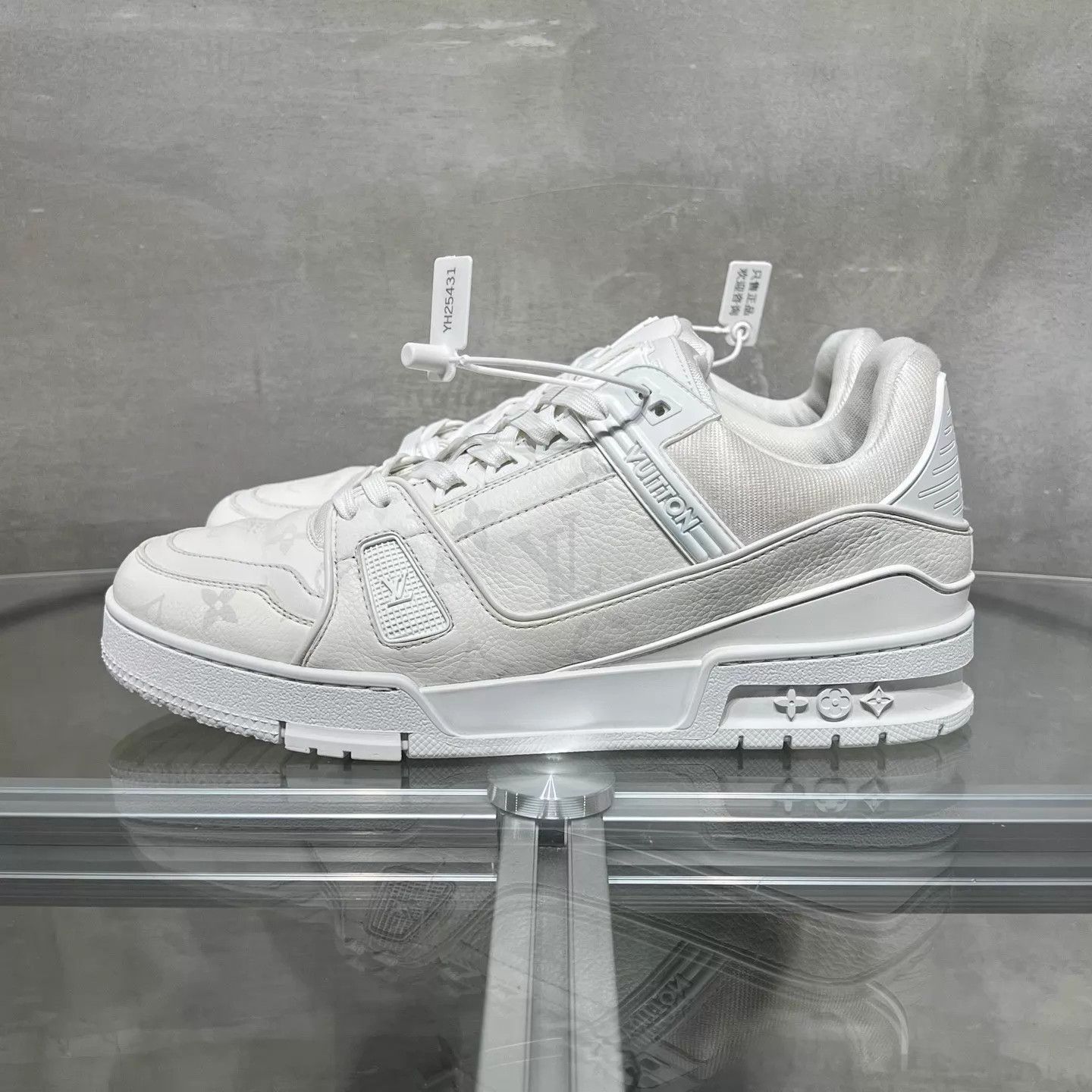 Louis Vuitton LV Trainer White Monogram Shadow UK7 Size US 8 / EU 41 - 3 Thumbnail