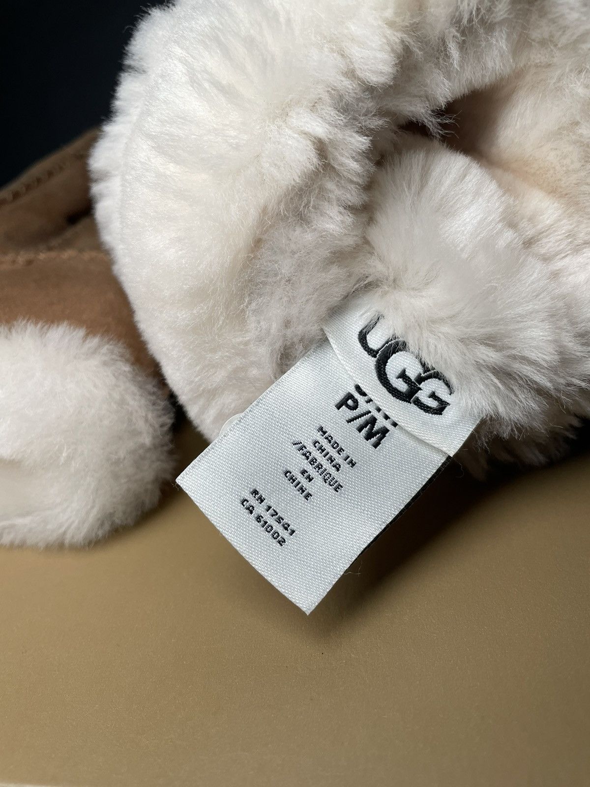 Palace × Ugg Palace x UGG Sheepskin Mitten Size ONE SIZE - 10 Thumbnail