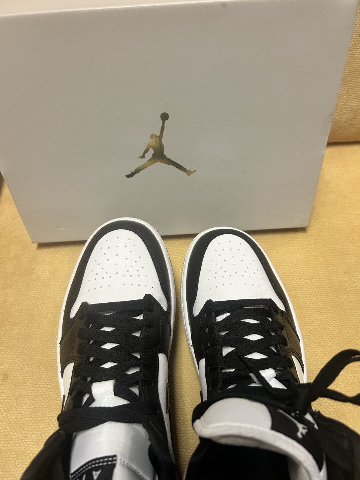Jordan Brand Air jordan 1 mid Size US 6.5 / EU 39-40 - 10 Thumbnail