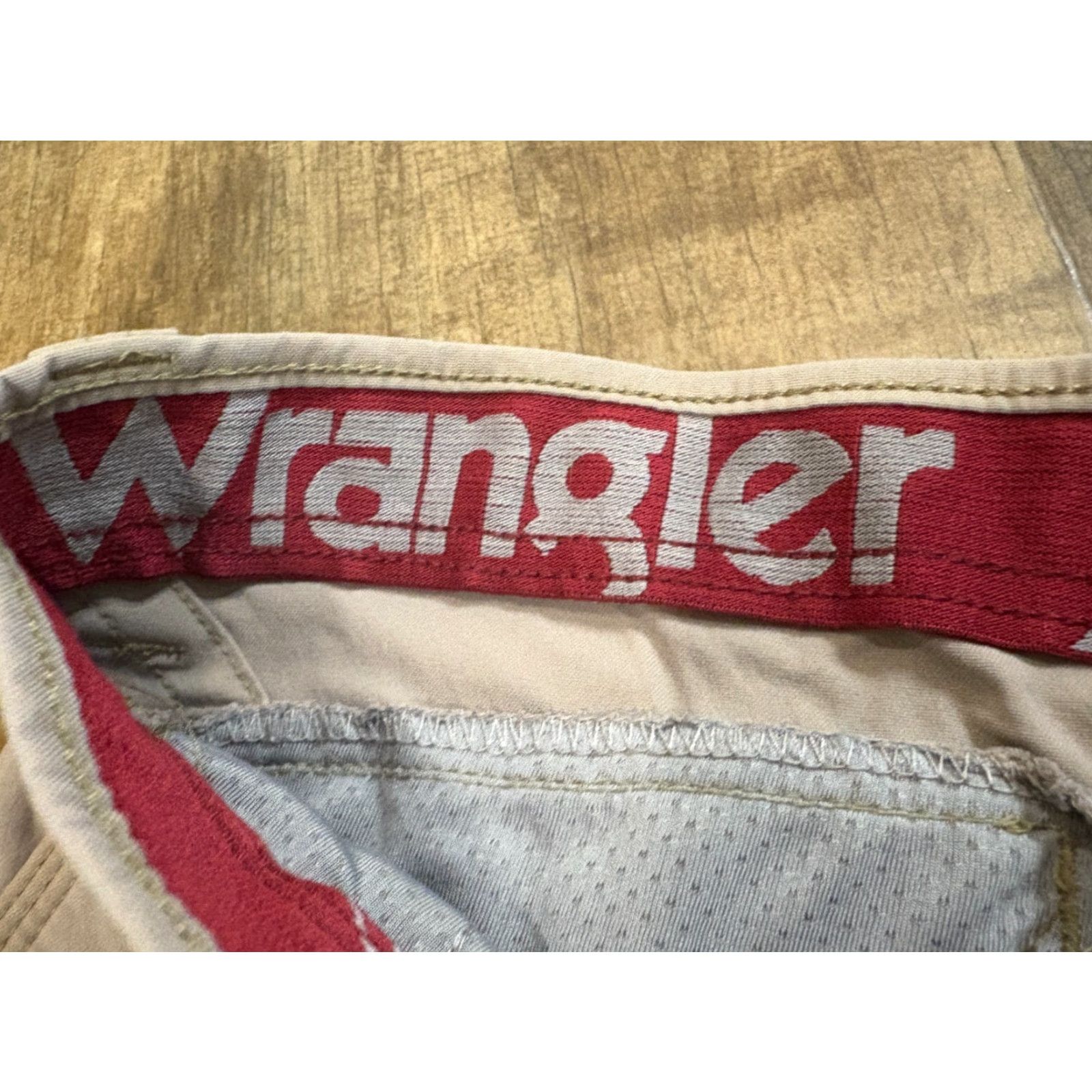 Wrangler Wrangler Cargo Shorts Mens 42 Beige Cargo Pocket Regular Waist 42 Outdoor Stretch Summer Winter Spring Fall Size US 42 / EU 58 - 4 Thumbnail