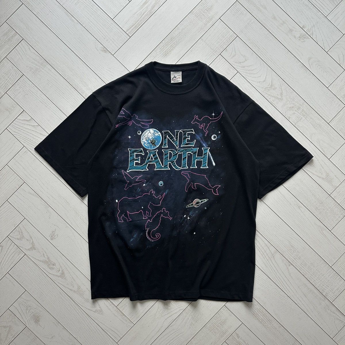 The Mountain Vintage 90s Harlequin One Earth One Chance AOP tee Cosmos og Size US XL / EU 56 / 4 - 1 Thumbnail
