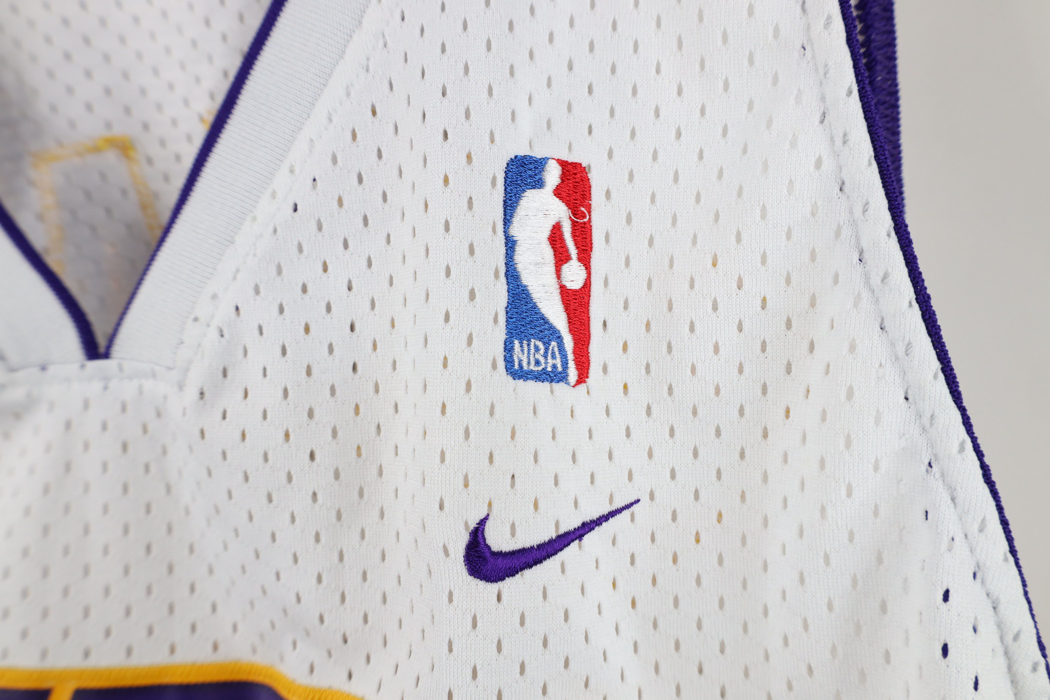 Nike Vintage Nike Los Angeles Lakers Basketball Jersey White #8 Size US XL / EU 56 / 4 - 4 Thumbnail