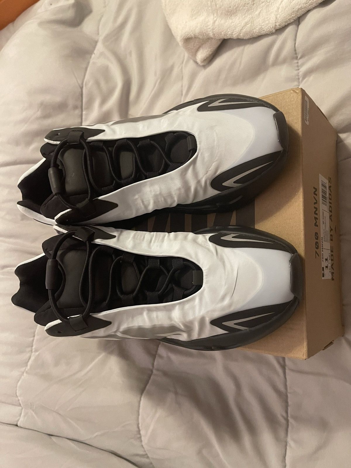 Yeezy Yeezy 700 mnvn metallic Size US 11 / EU 44 - 1 Thumbnail