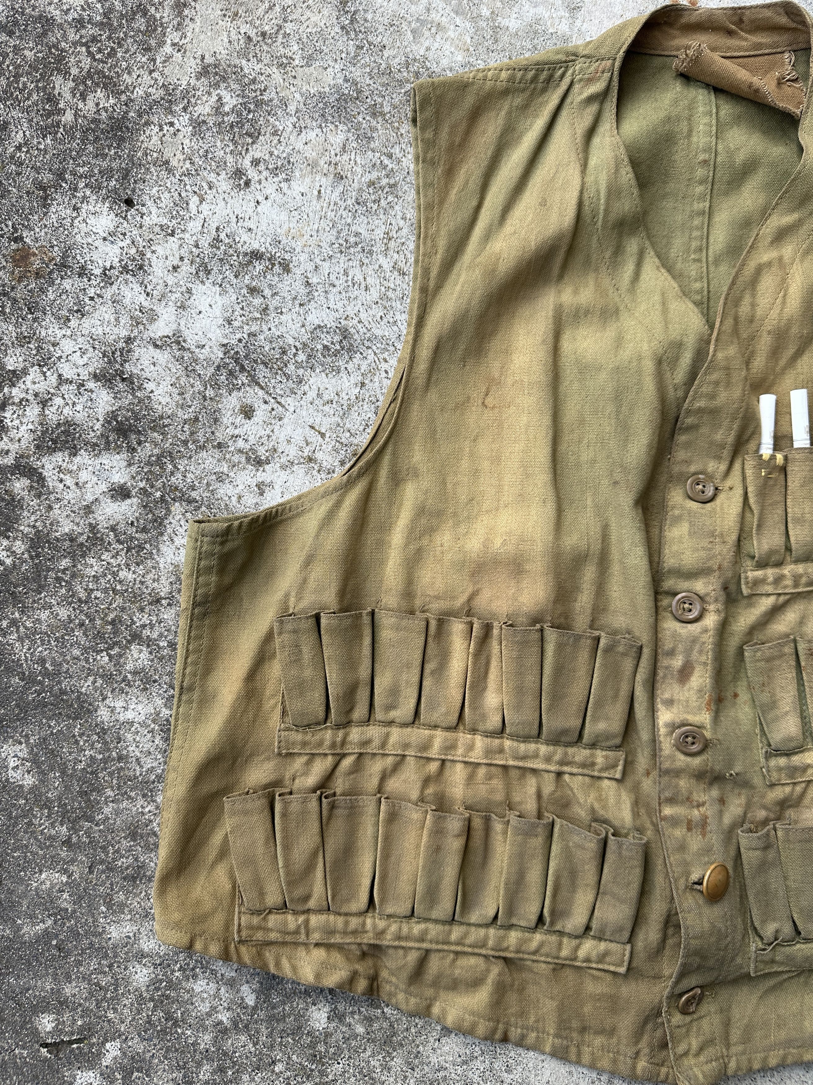 Vintage 1930s Trashed dirty Duck hunting Vest tiger camo bucket Size US M / EU 48-50 / 2 - 6 Thumbnail