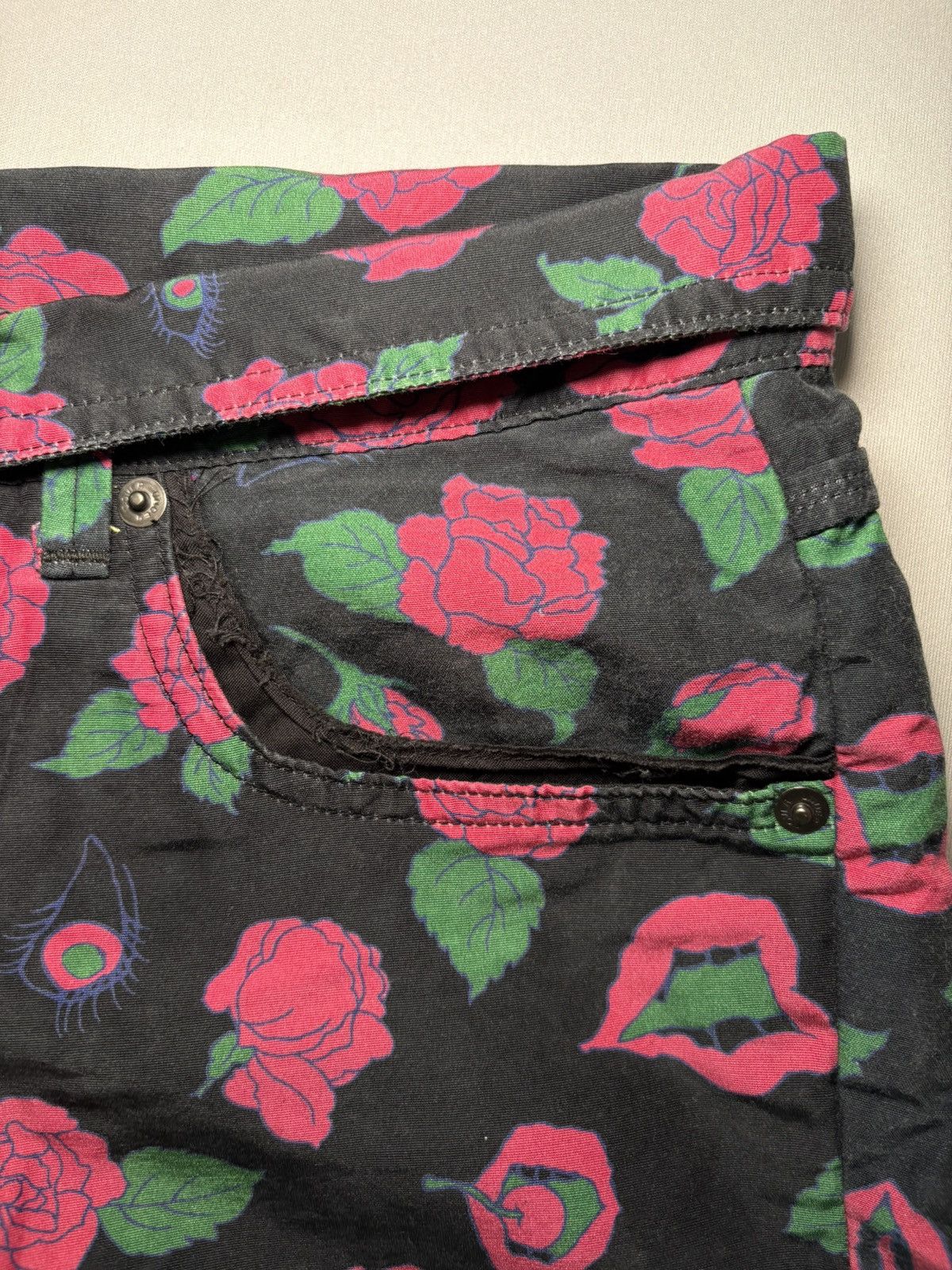 Undercover Undercover SS13 “Talking Heads” Roses & Lips Shorts Size 28" / US 6 / IT 42 - 4 Thumbnail