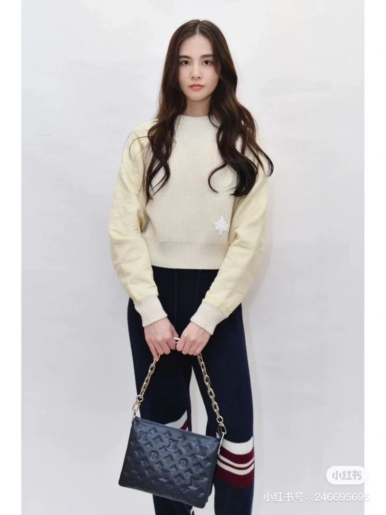 Louis Vuitton Louis Vuitton Goose-yellow wool knit sweater Size M / US 6-8 / IT 42-44 - 8 Thumbnail