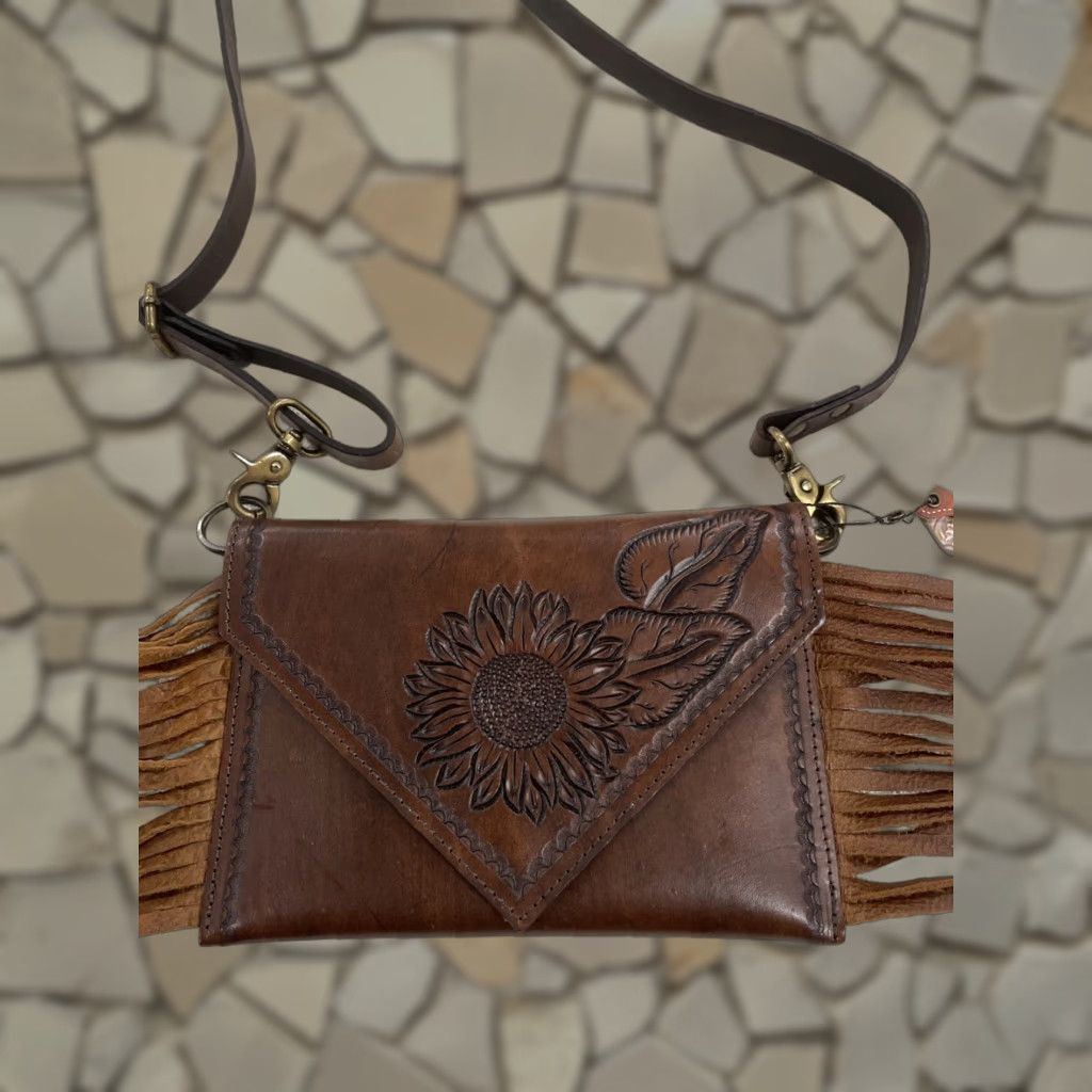 Vintage American Darling Clutch Hand Tooled Genuine Leather Bag Purse 6In X 9In NWT Womens in White