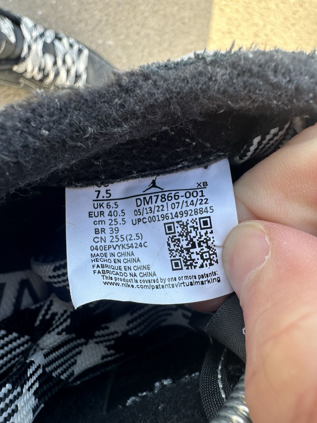 Jordan Brand × Travis Scott Nike Travis Scott Jordan 1 Retro Low Black Phantom size 7.5 Size US 7.5 / EU 40-41 - 6 Thumbnail