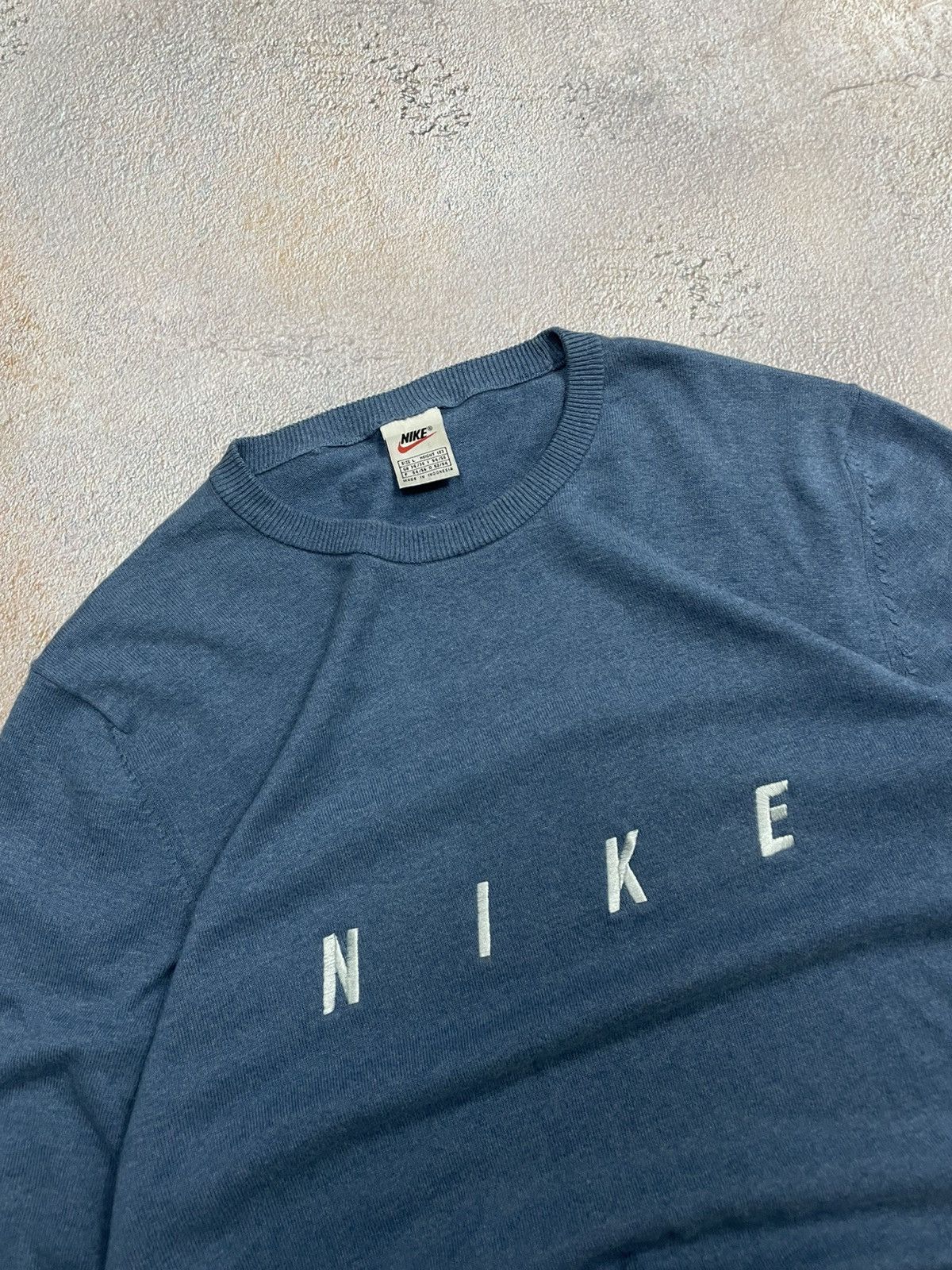 Nike Vintage Nike Center Logo Crew Neck Sweater Size US L / EU 52-54 / 3 - 3 Thumbnail