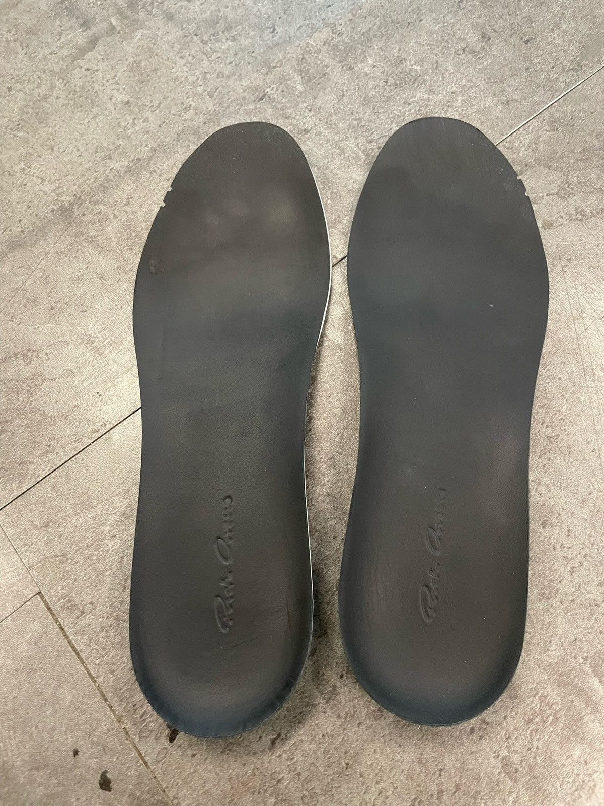Rick Owens Rick Owens AW25 Minimal Low-Top Sneaker Size US 7 / EU 40 - 13 Thumbnail