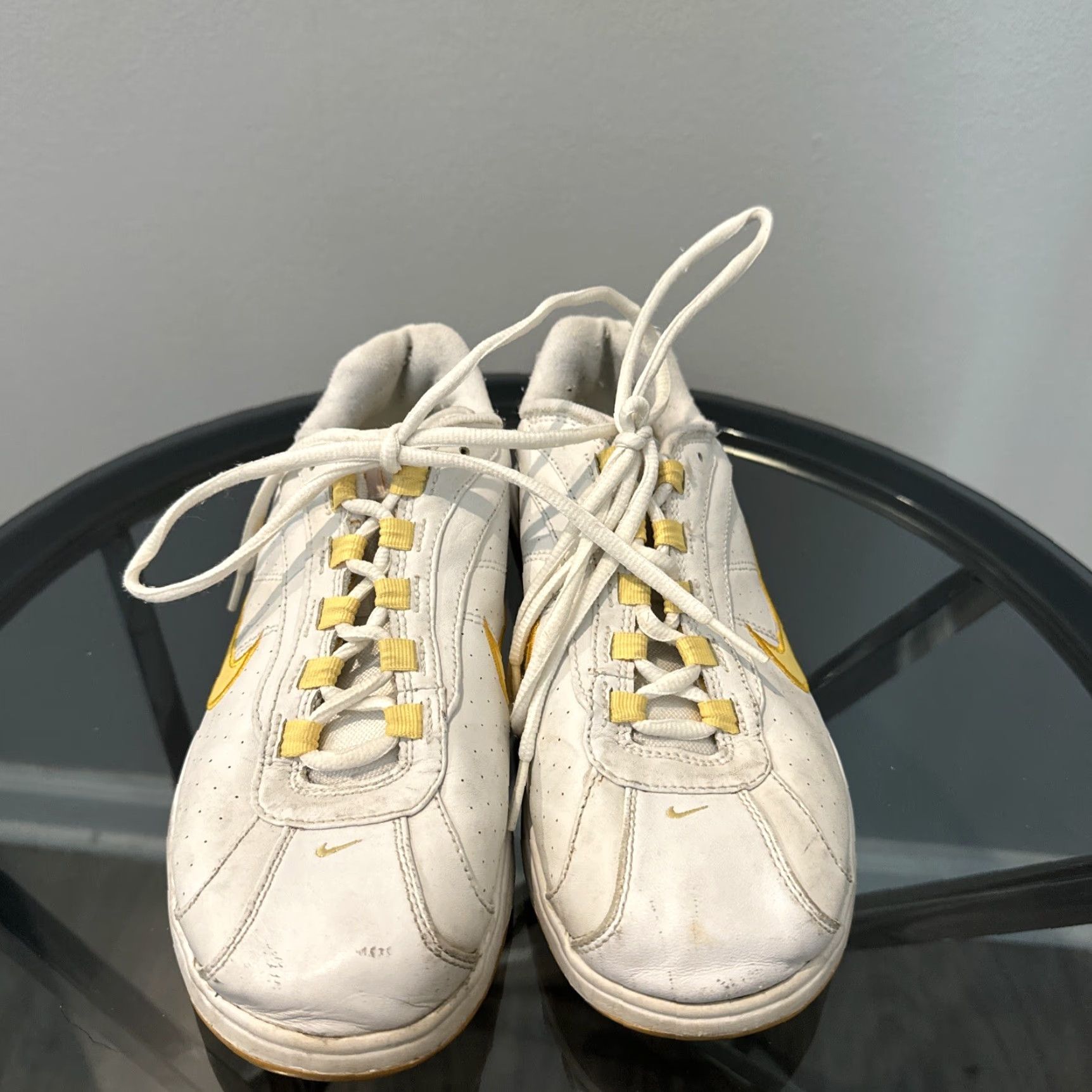 Nike Nike Shoes Womens 8 Casual Comfort Sneakers White Leather Lace Up Low Top Women's US 8 White Leather Nike Sneaker Casual Shoes Size M / US 6-8 / IT 42-44 - 2 Thumbnail
